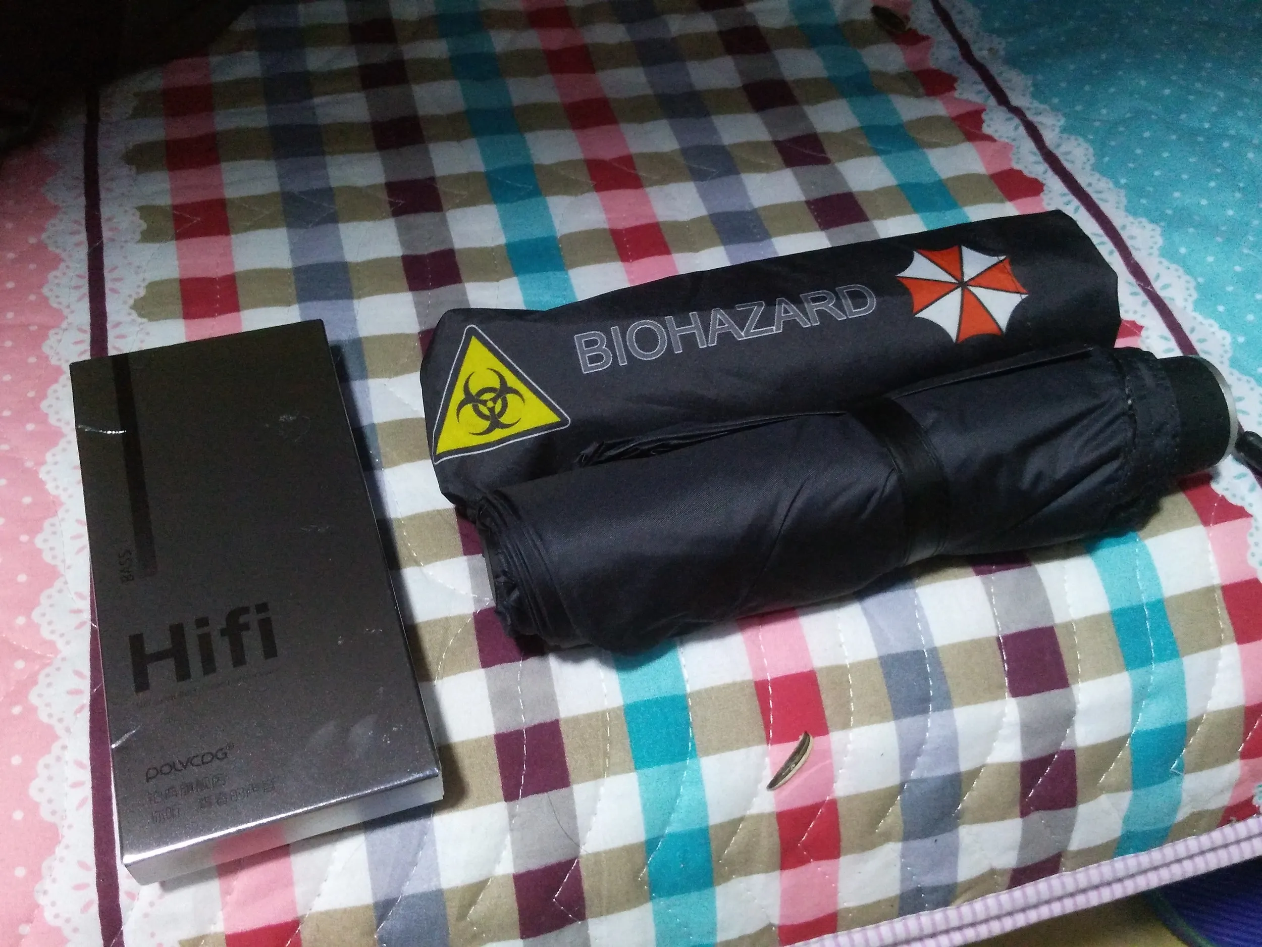 バイオハザードの日傘とイヤホン