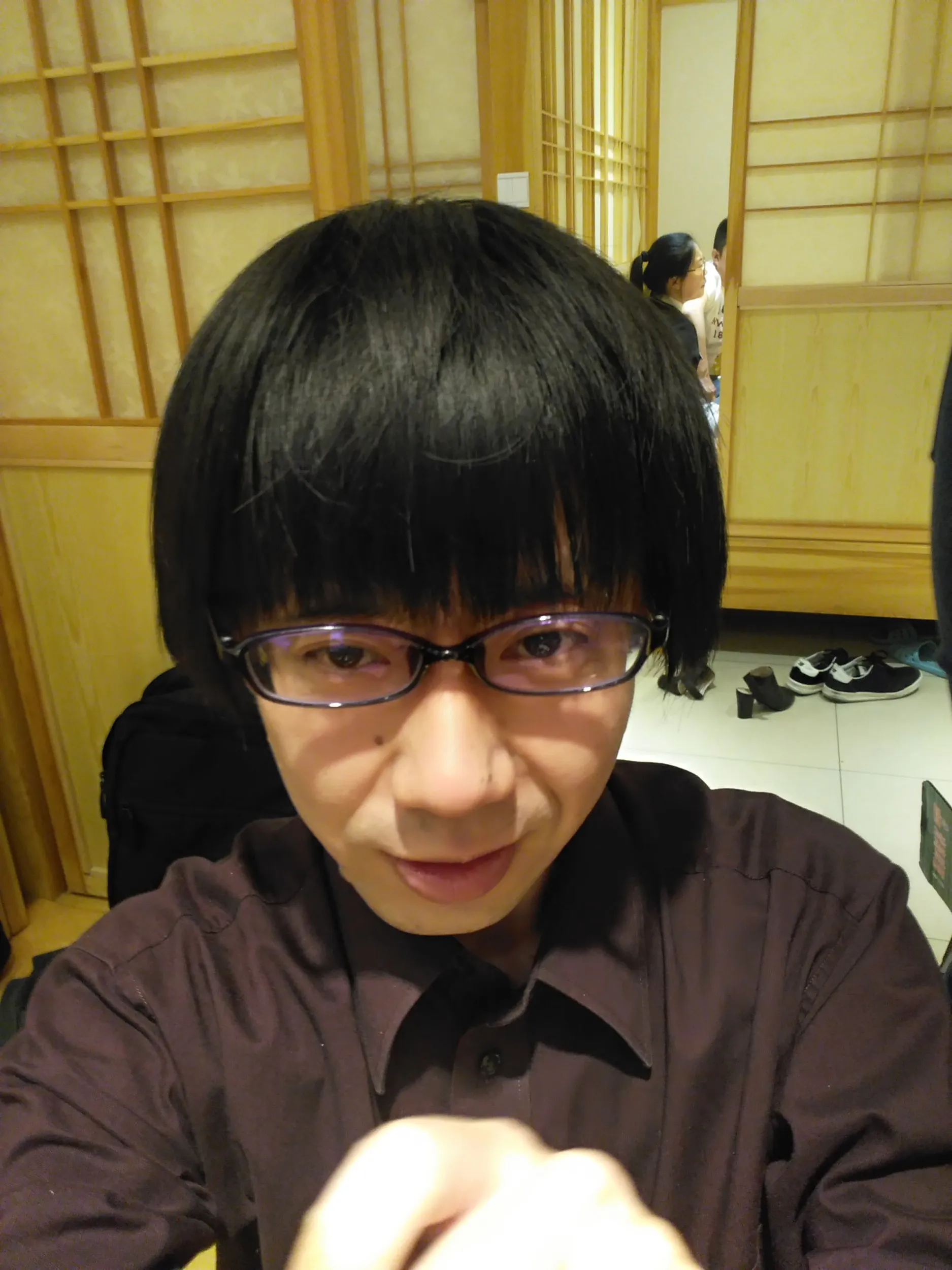 メガネをかけて記念撮影