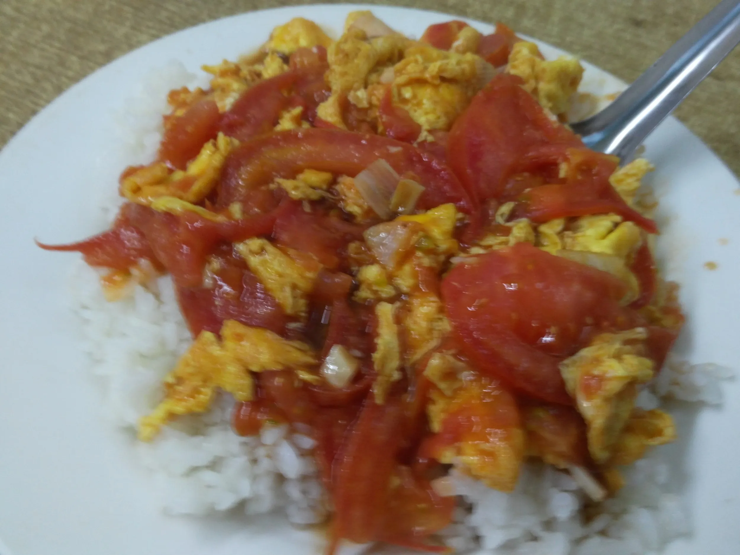 トマトと卵炒めぶっかけ飯