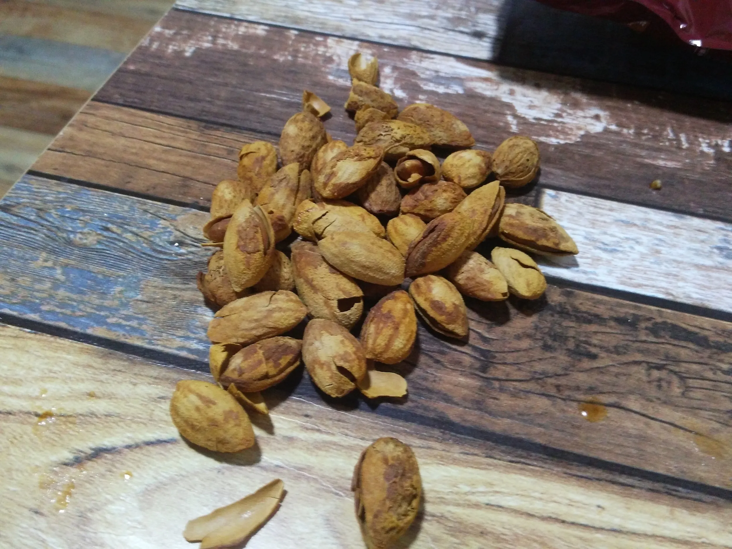 殻付きアーモンド