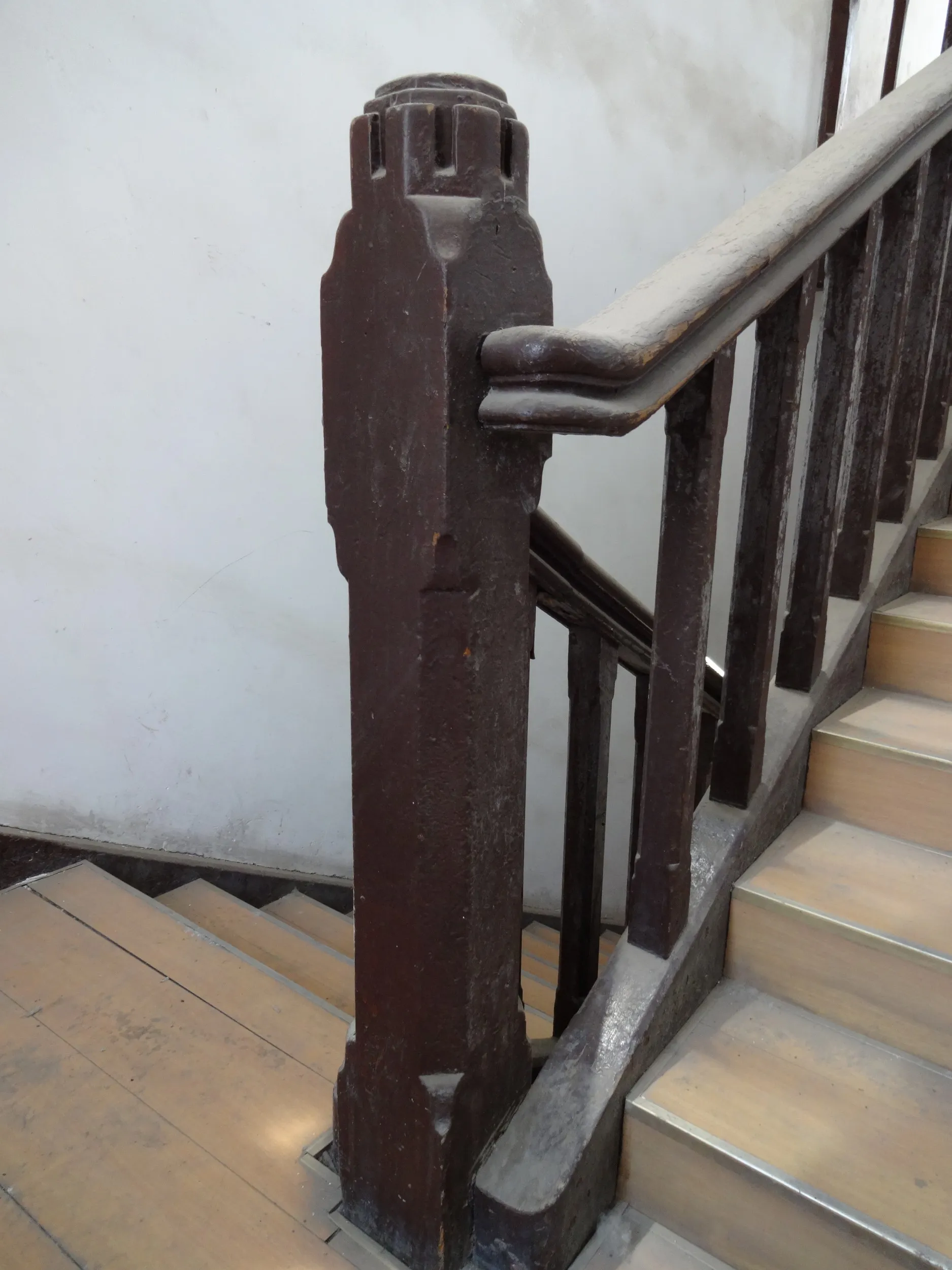 デザイン性の高い階段手すり