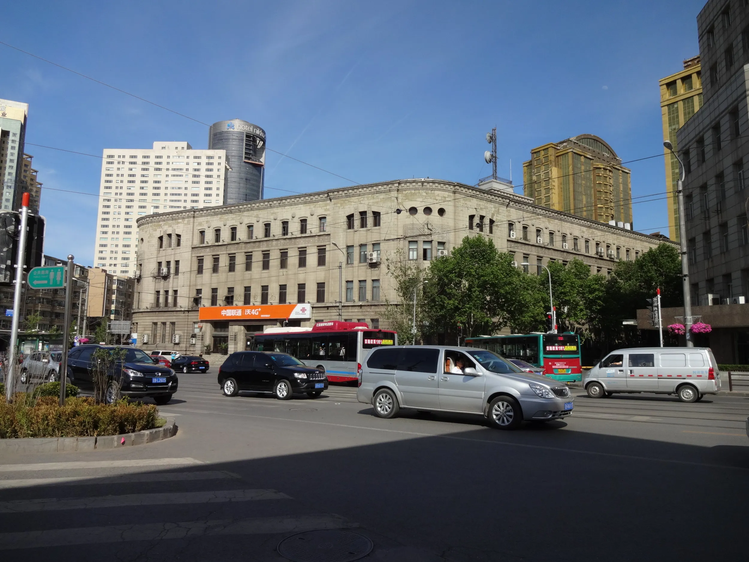 勝利橋周辺の風景