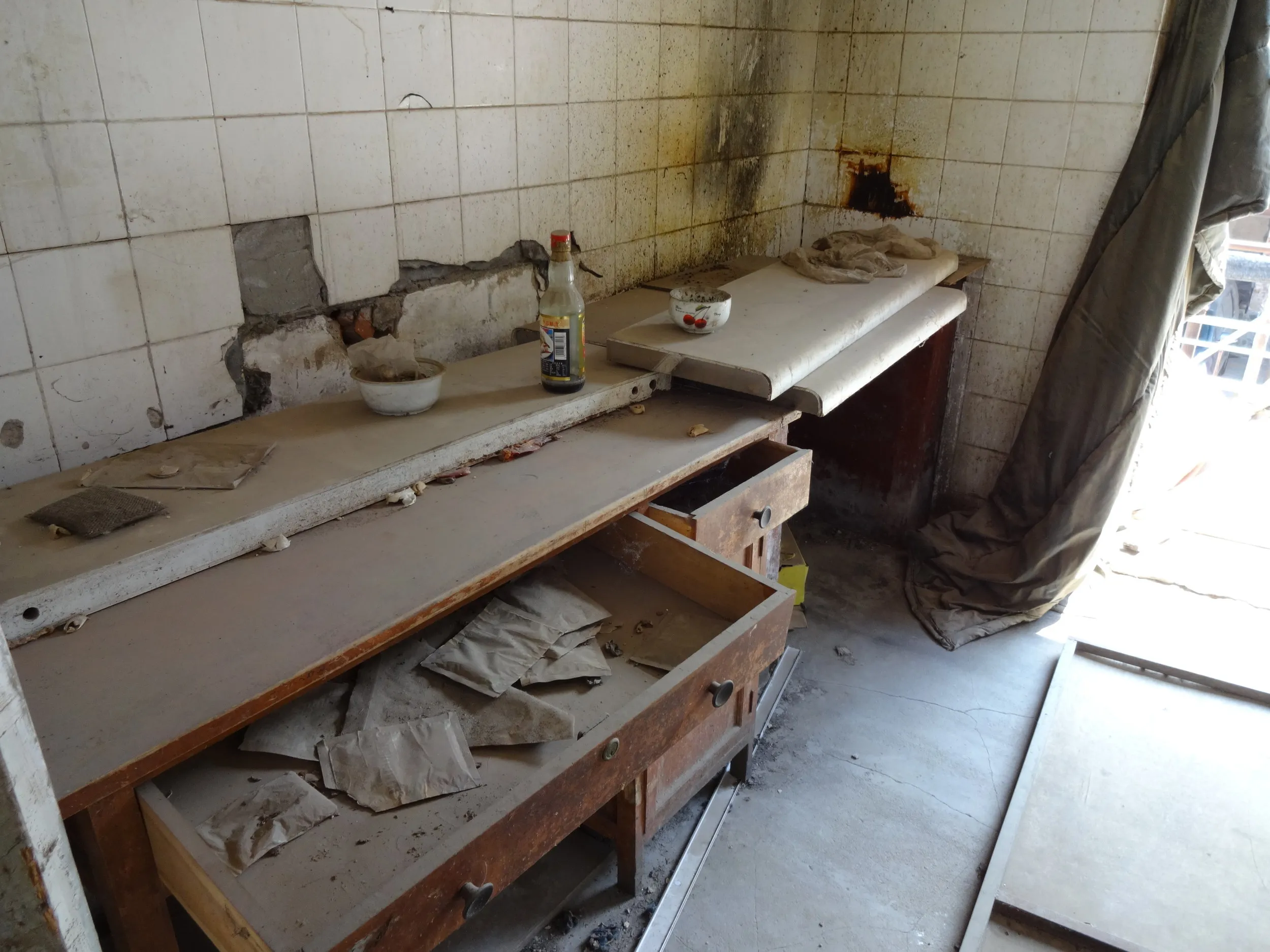 生活感ある廃墟