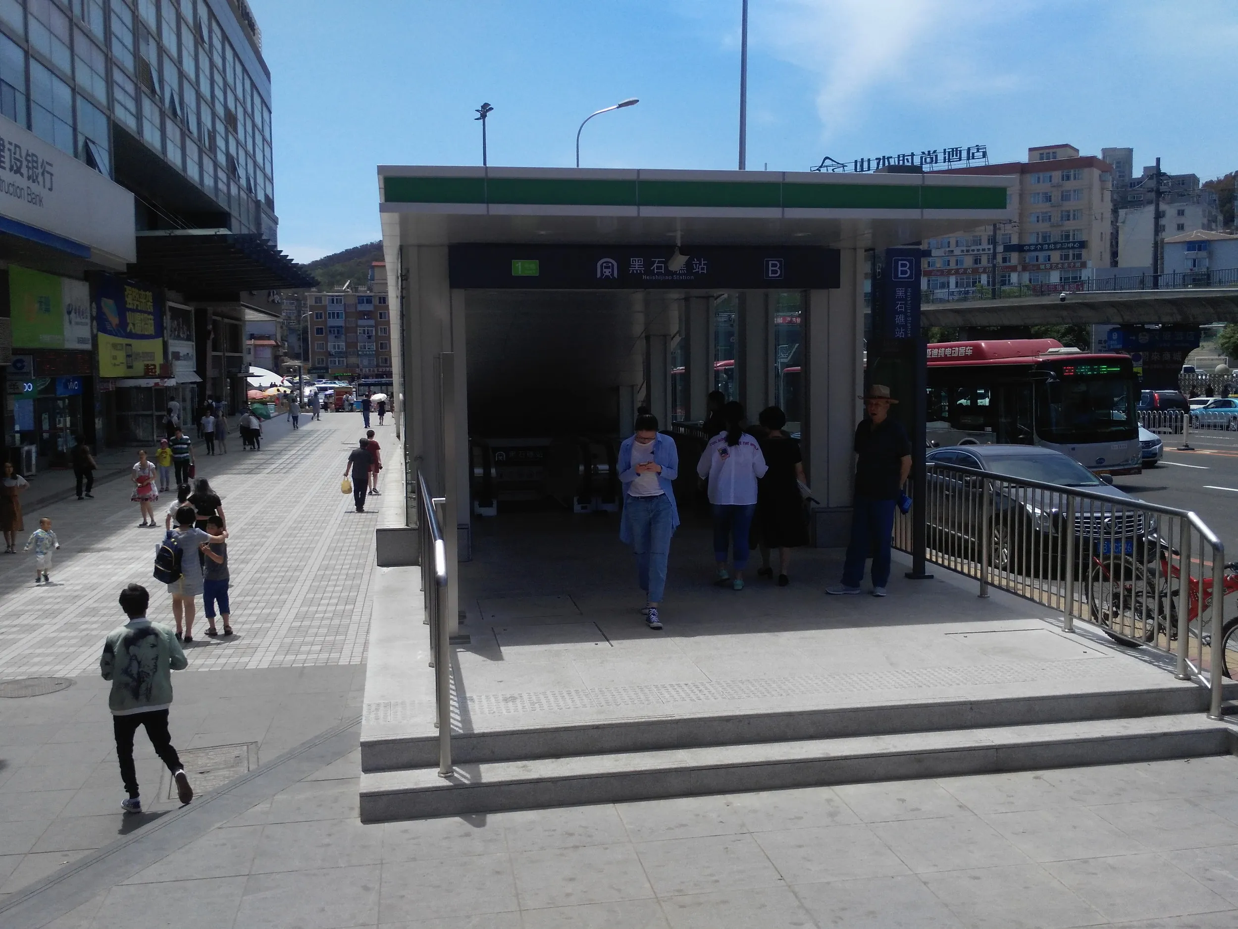 黒石礁の地下鉄入口