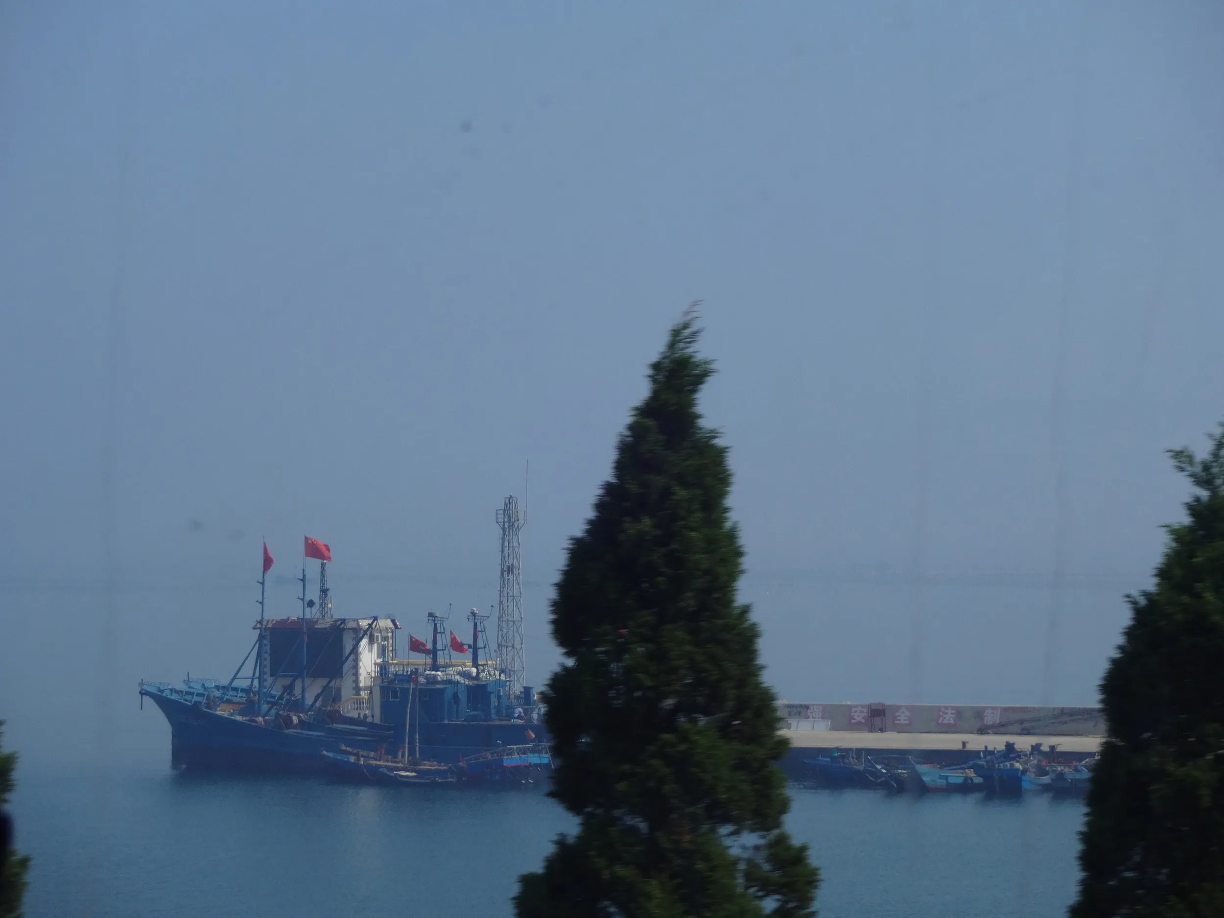 大連から旅順へ向かう車窓