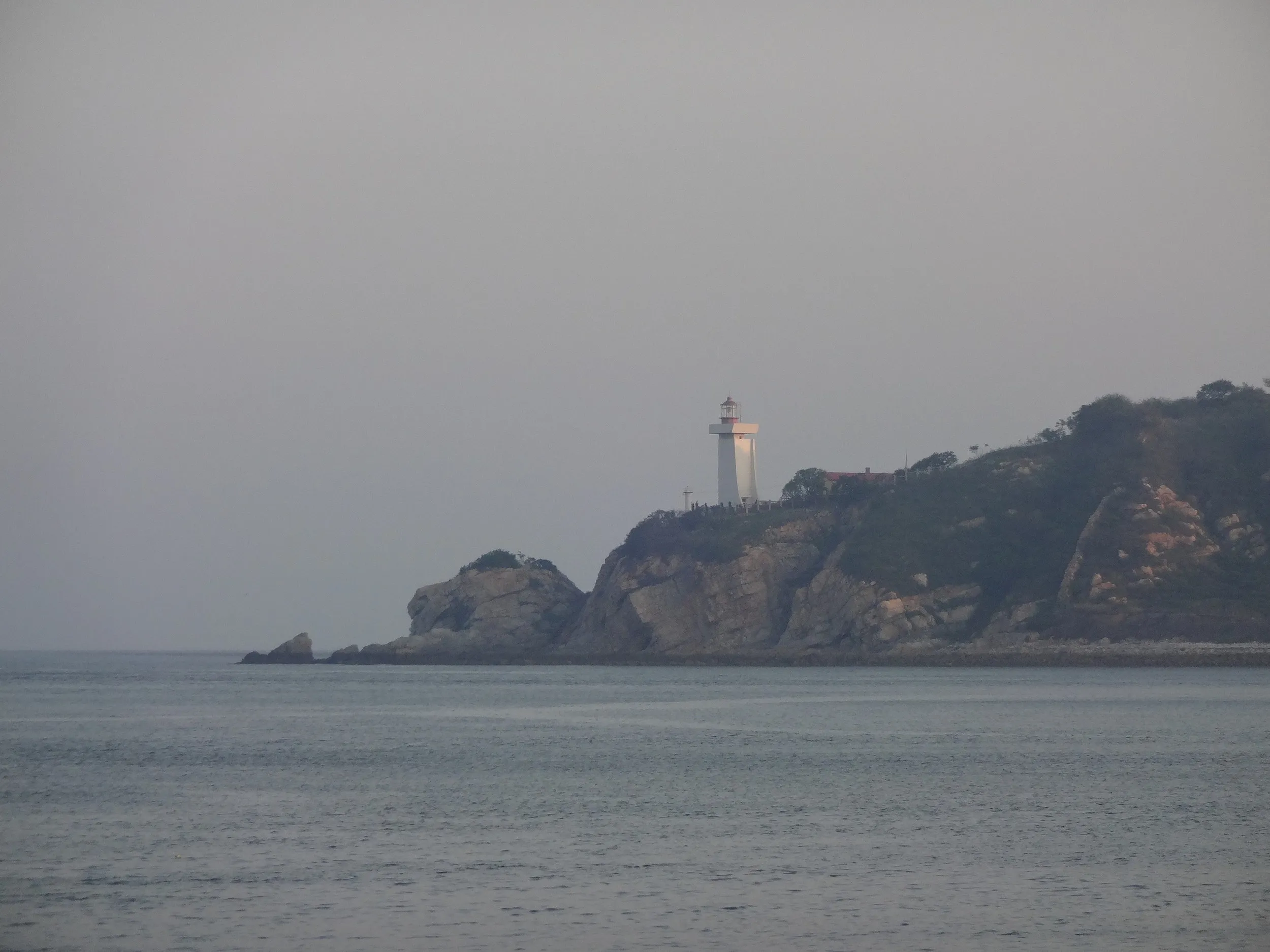 軍港遊園から旅順口を眺める