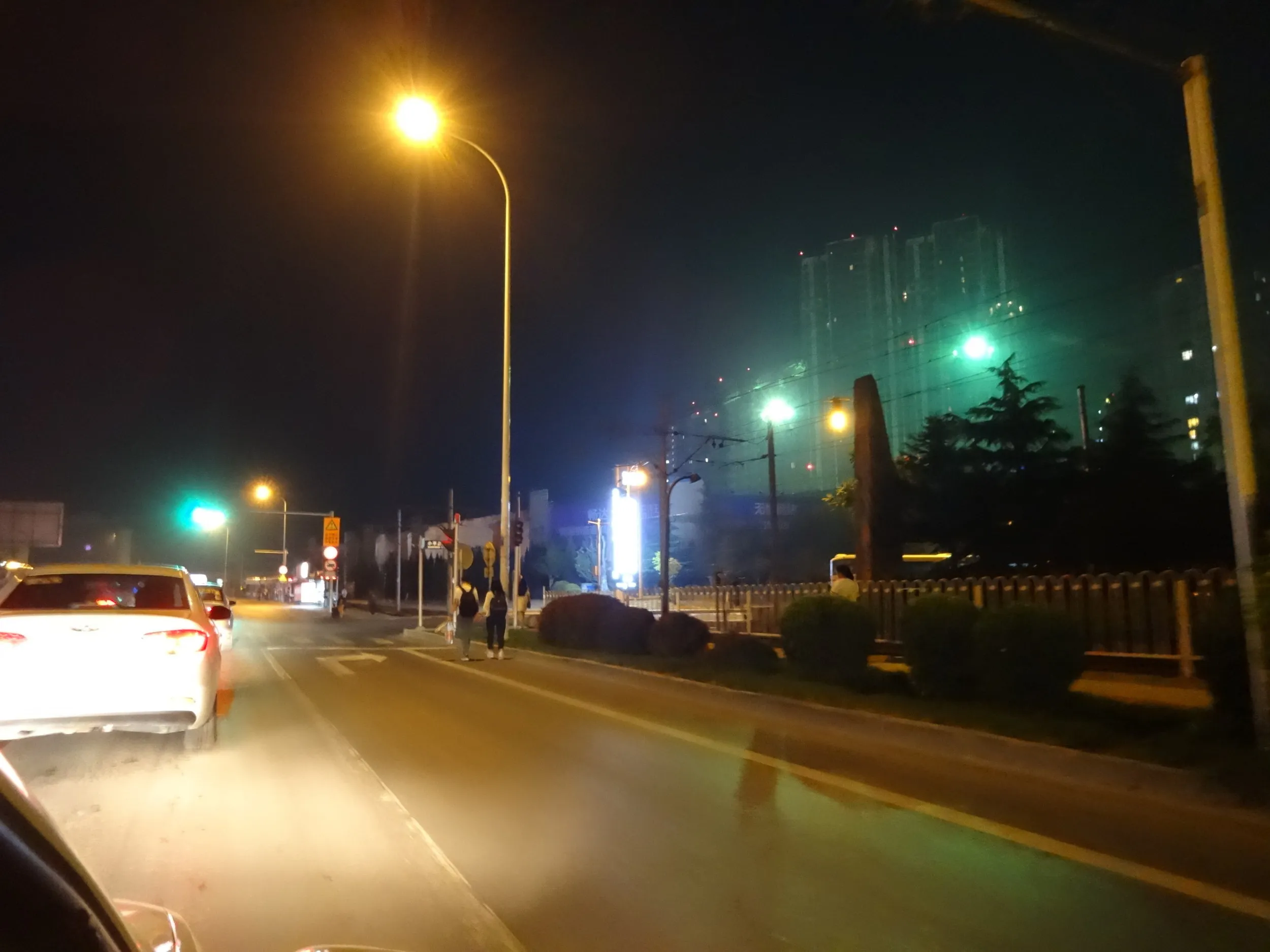 タクシーで大連へ戻る