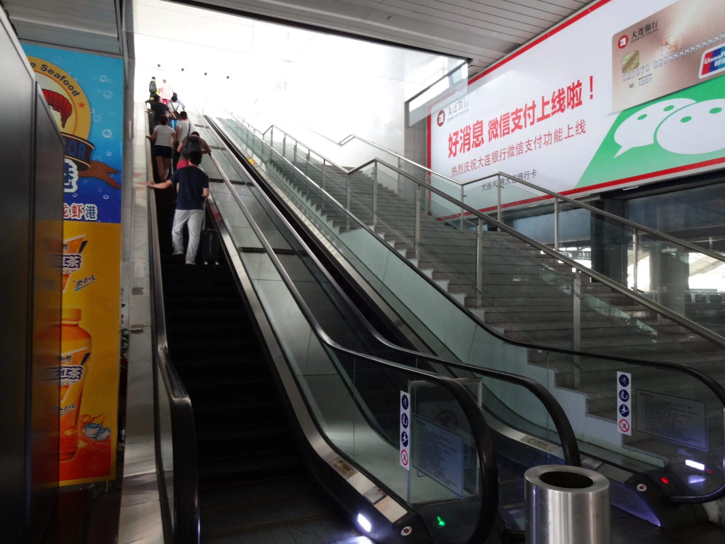 大連北駅のエスカレーター