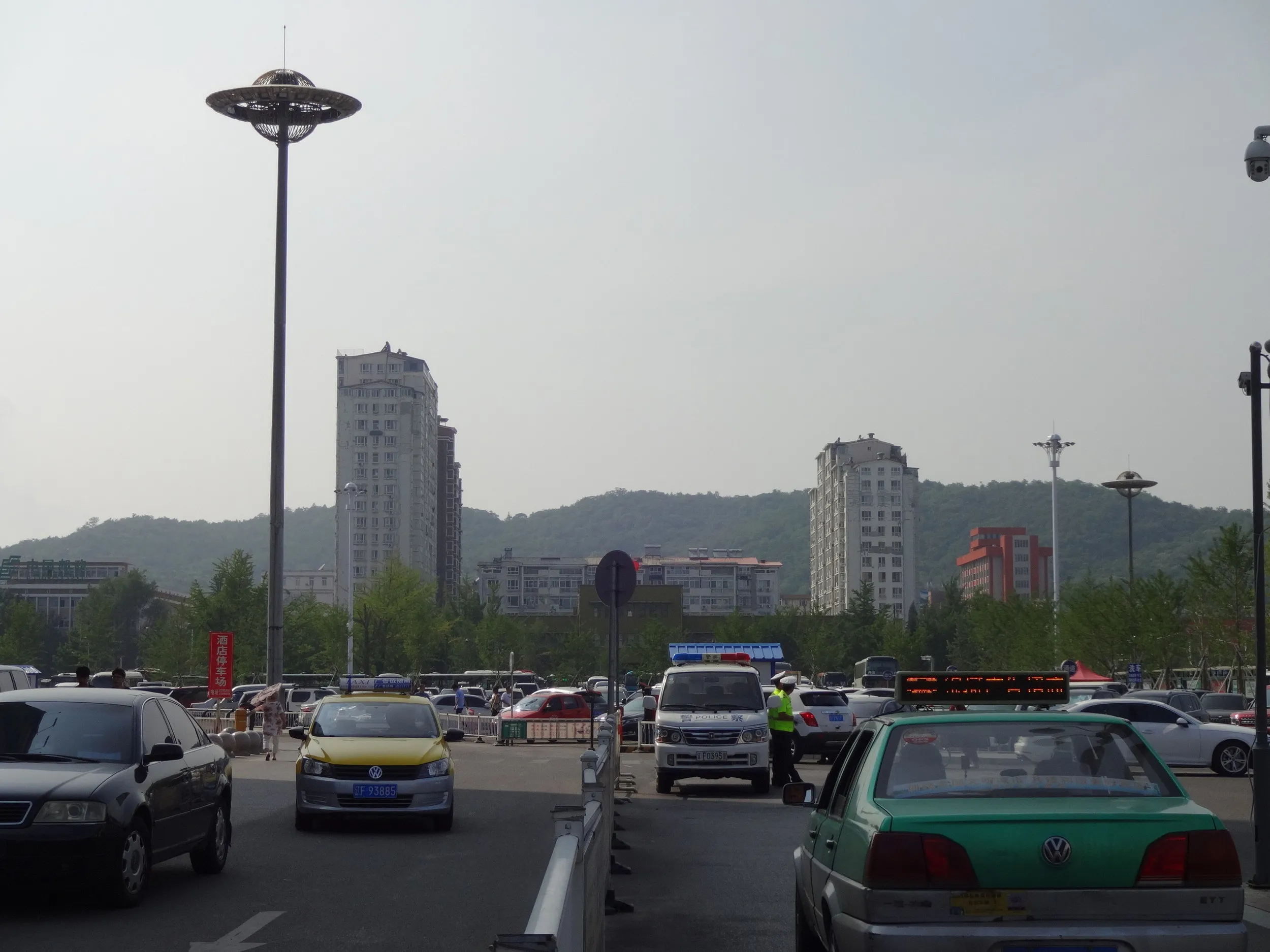 丹東駅周辺の風景