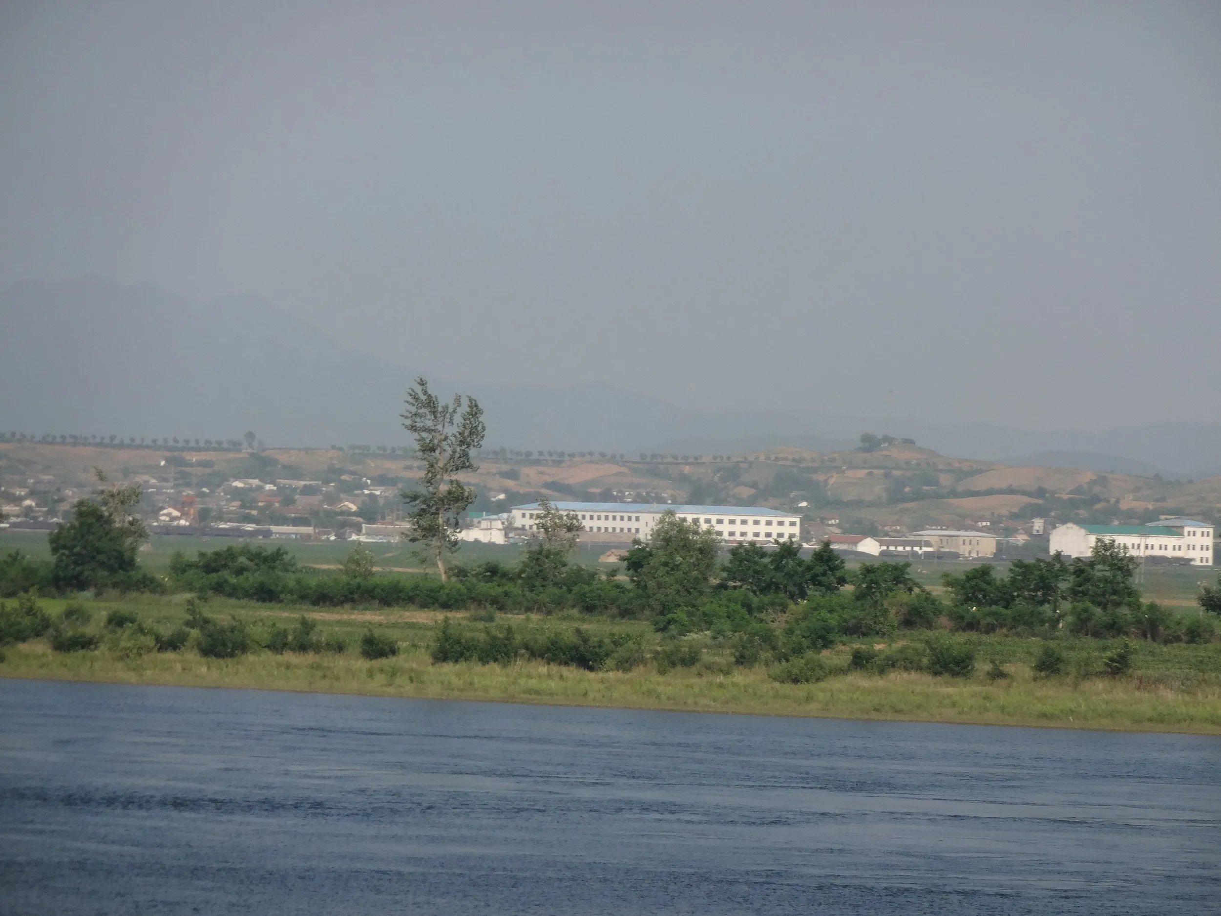 対岸の北朝鮮風景
