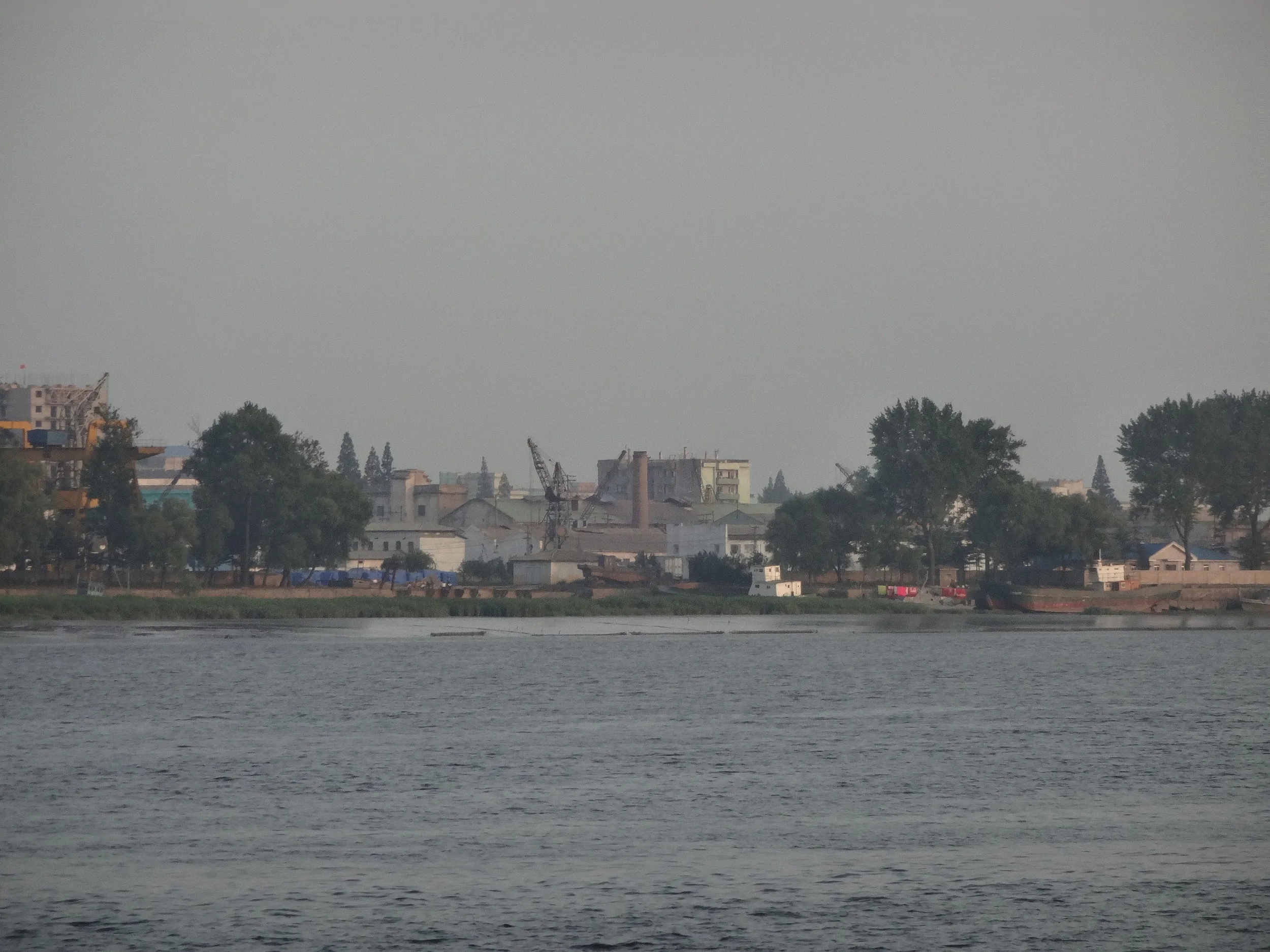 北朝鮮の対岸を眺める