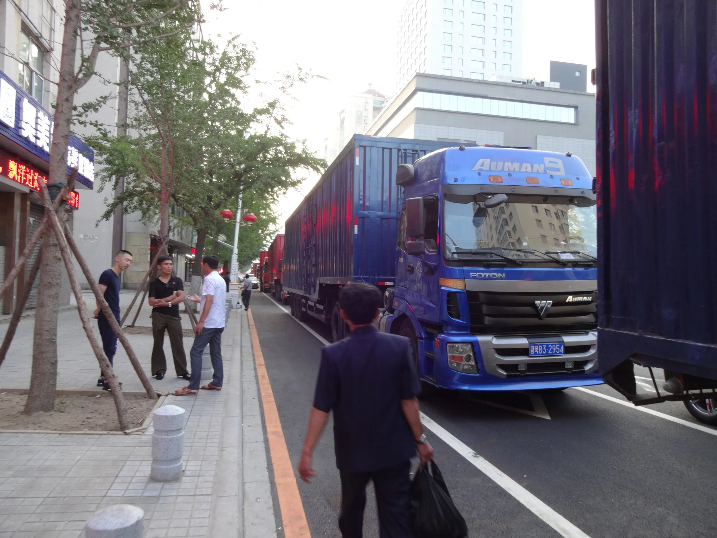 鴨緑江を渡って来たトラック