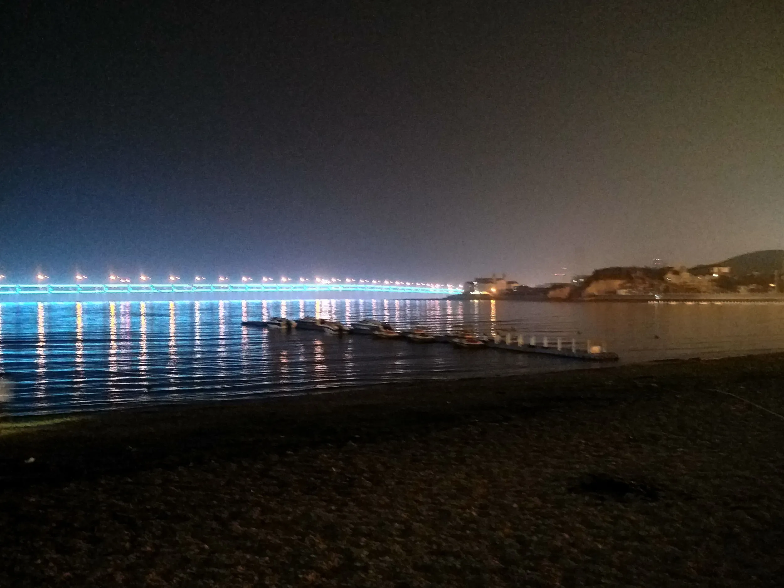 星海湾大橋の夜景