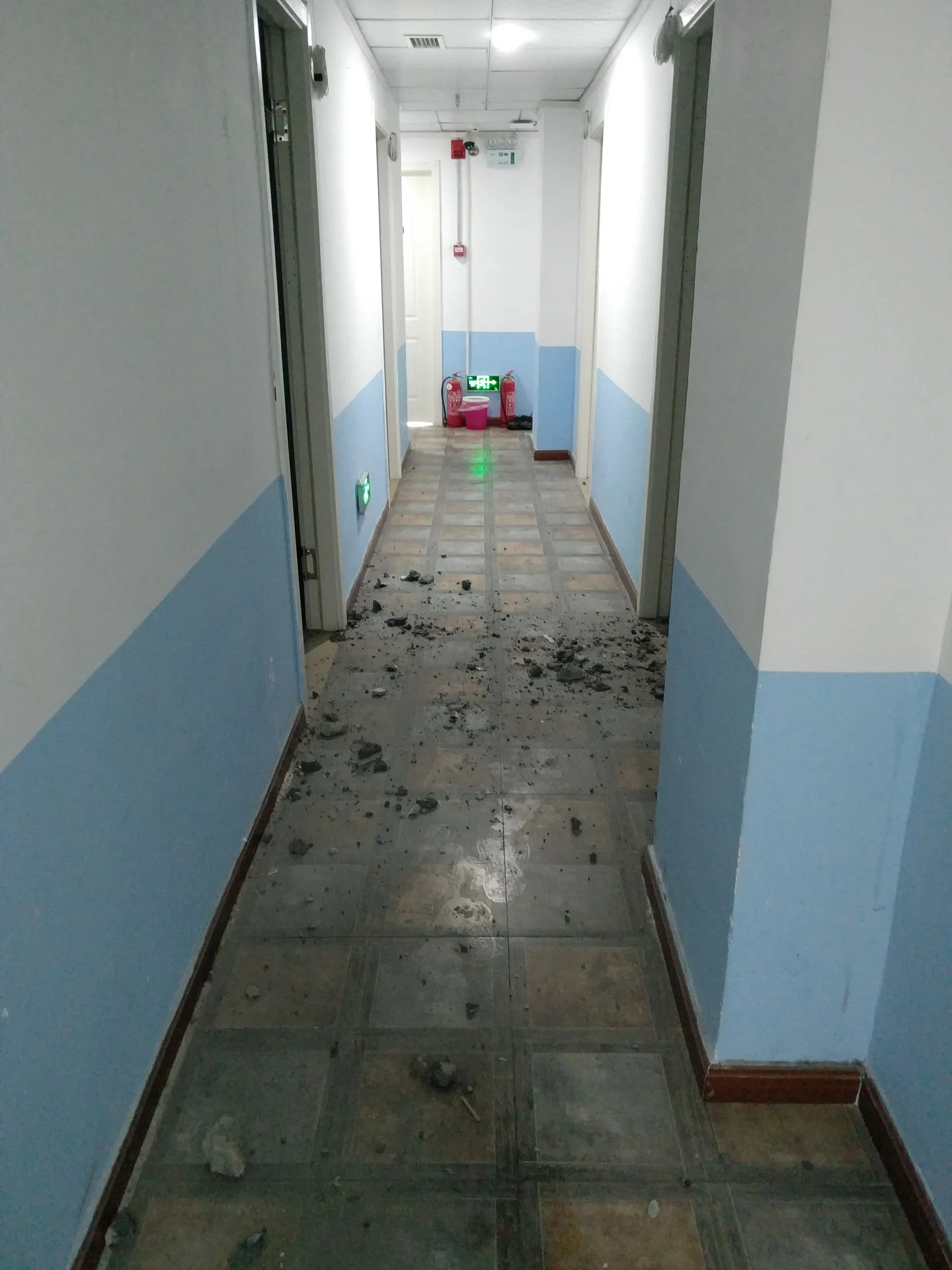 ユースホステルのロビー