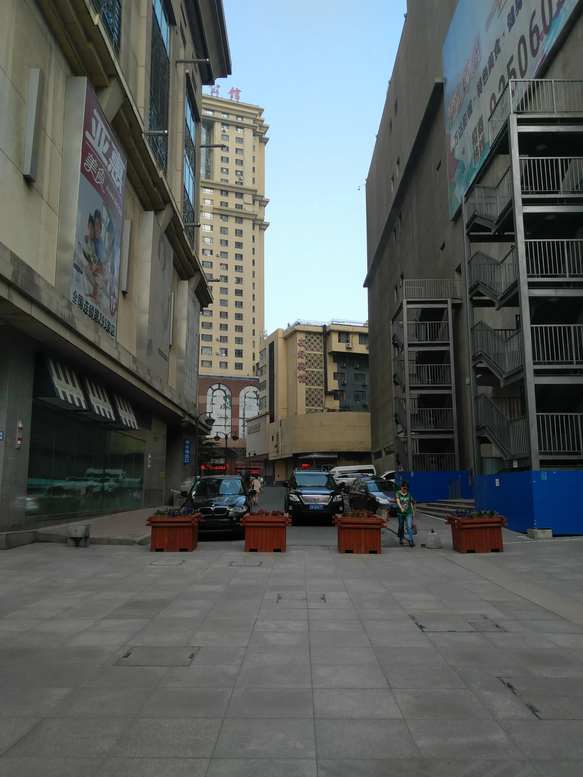 繁華街の歩行者天国