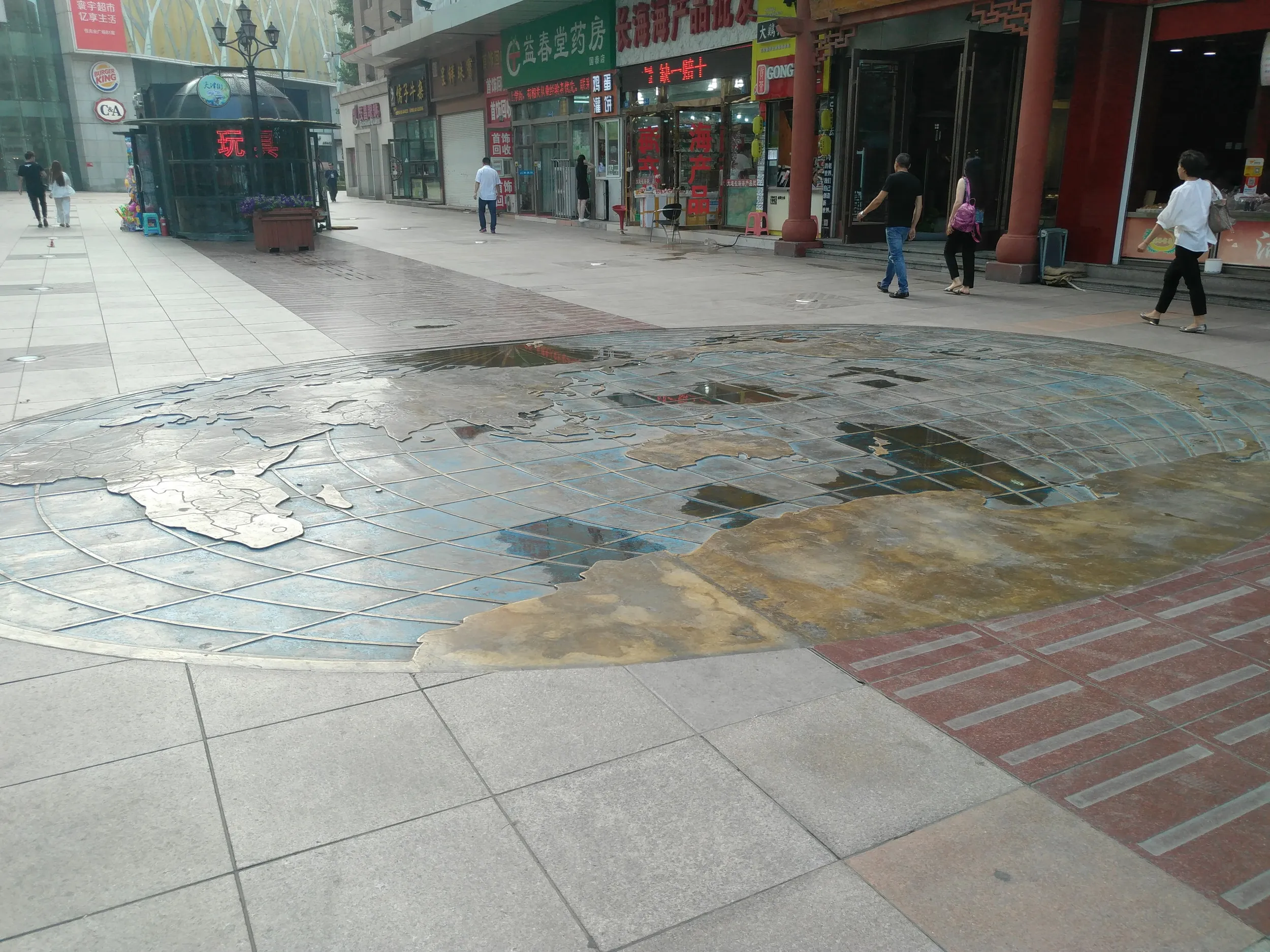 地面の世界地図