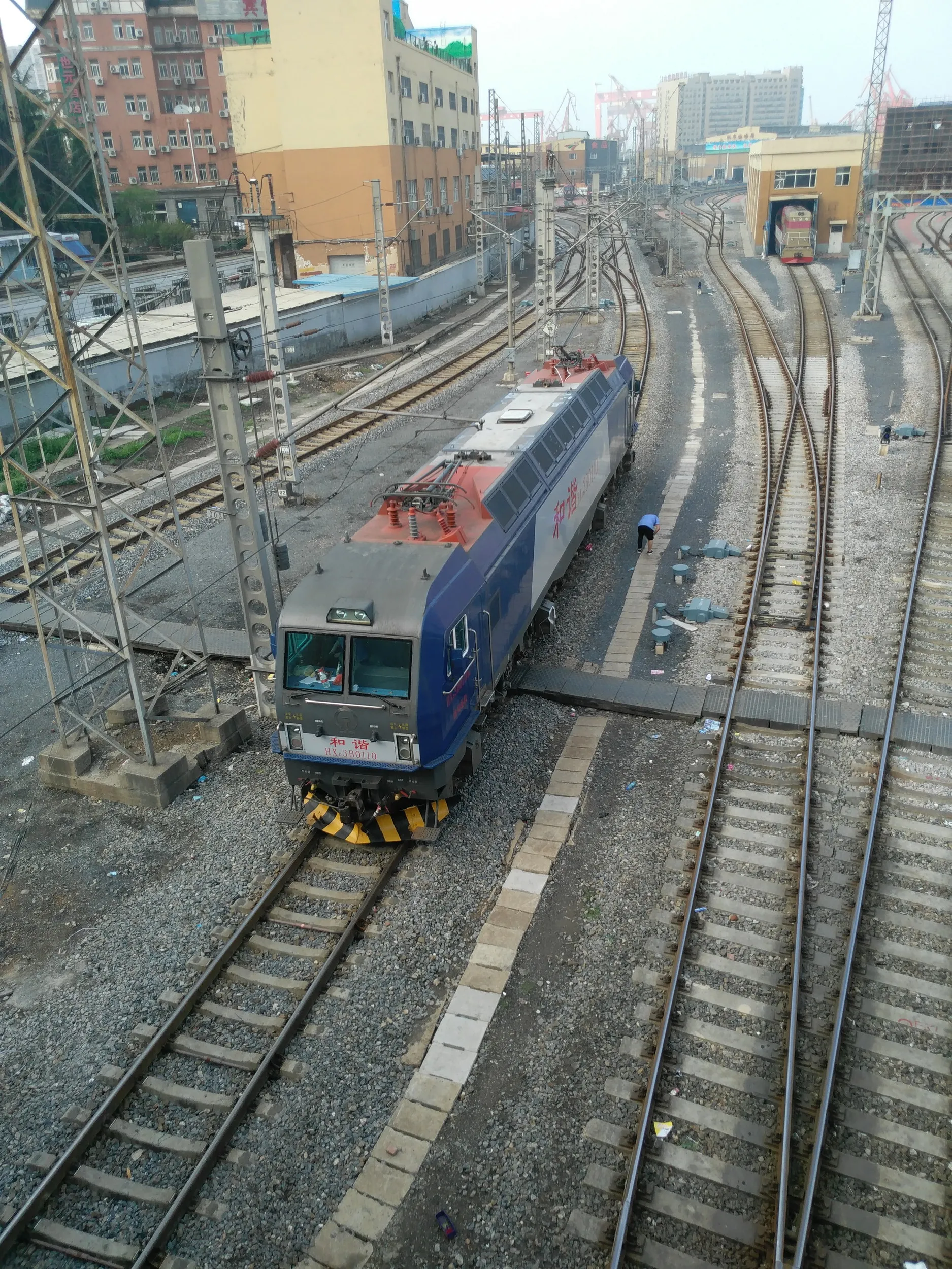 勝利橋下の線路