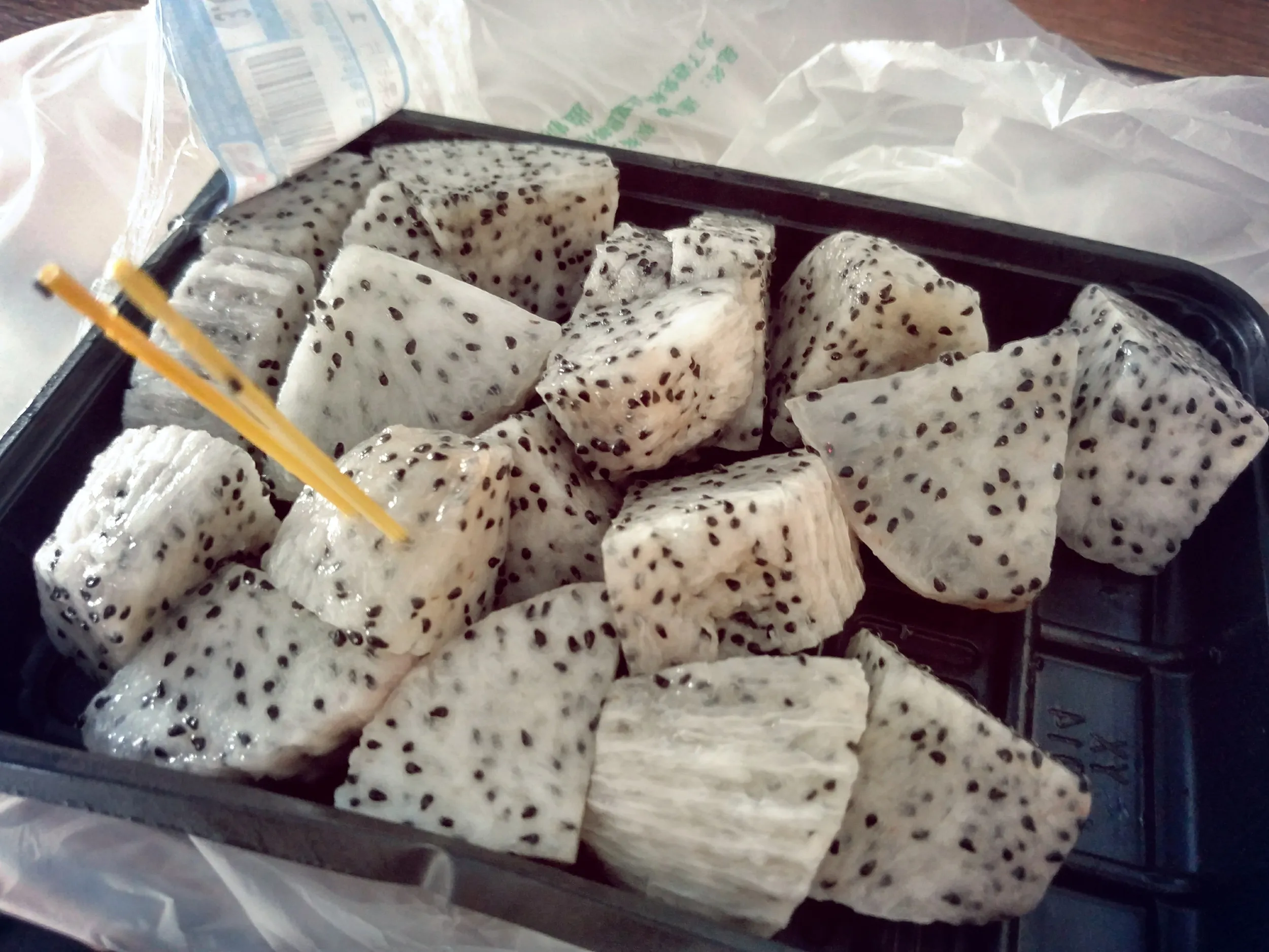 火龙果（ドラゴンフルーツ）を食す