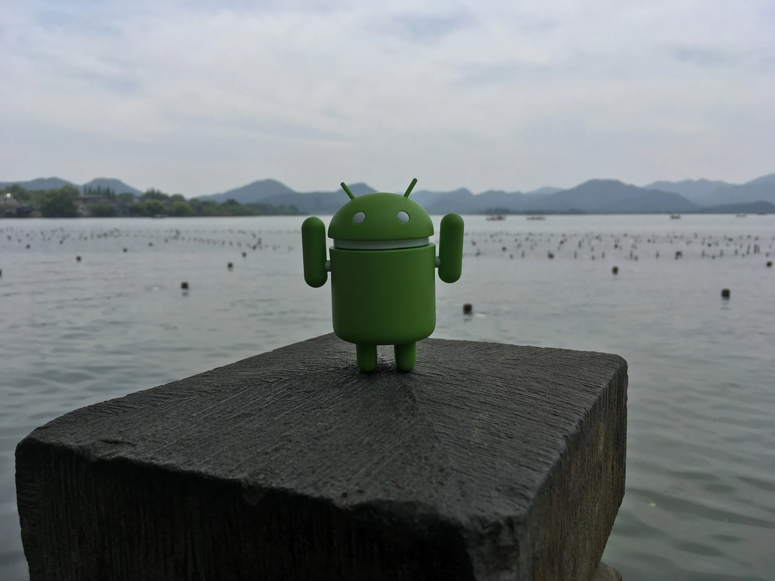 西湖とドロイド君