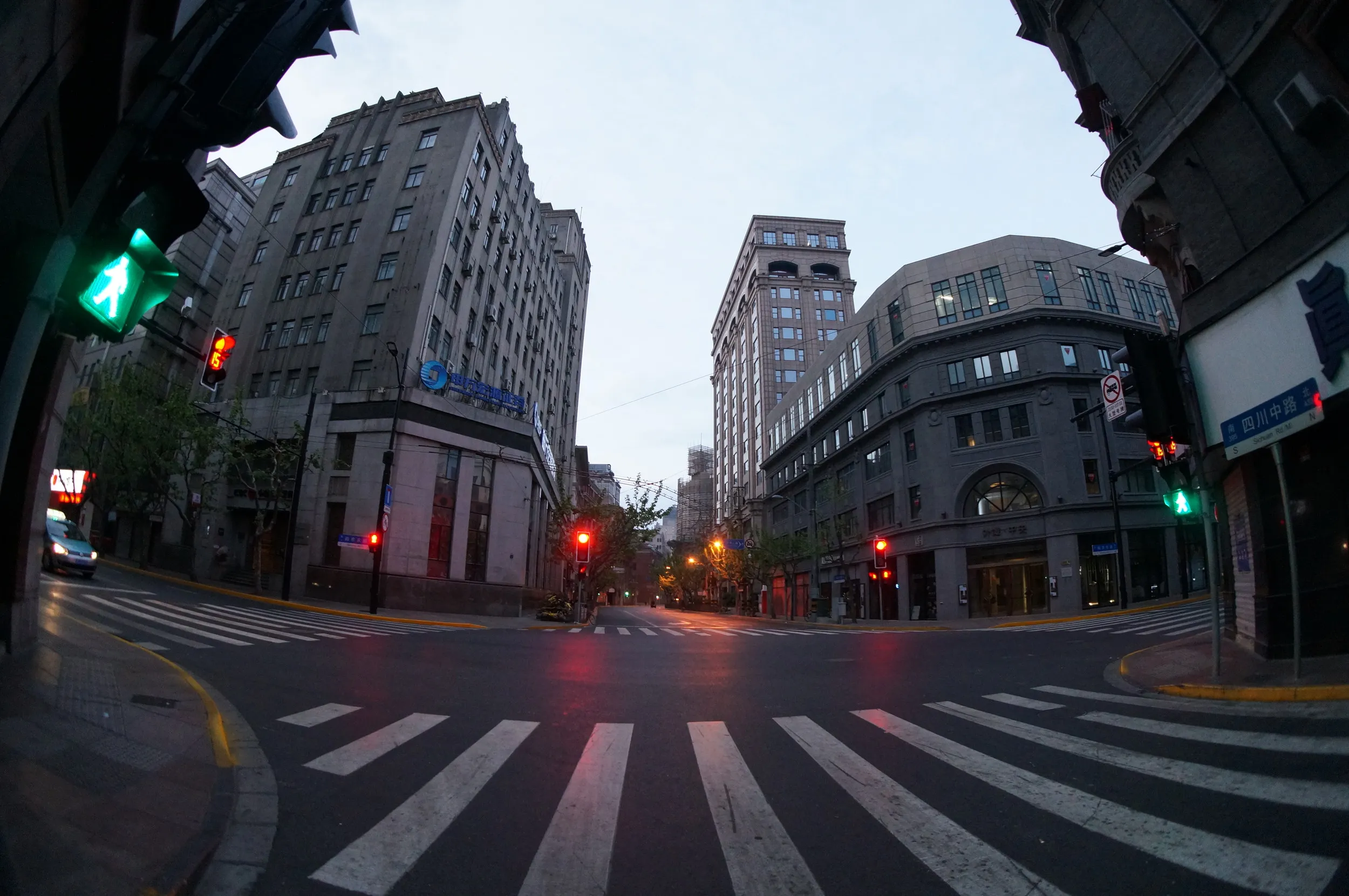 タクシーで空港へ