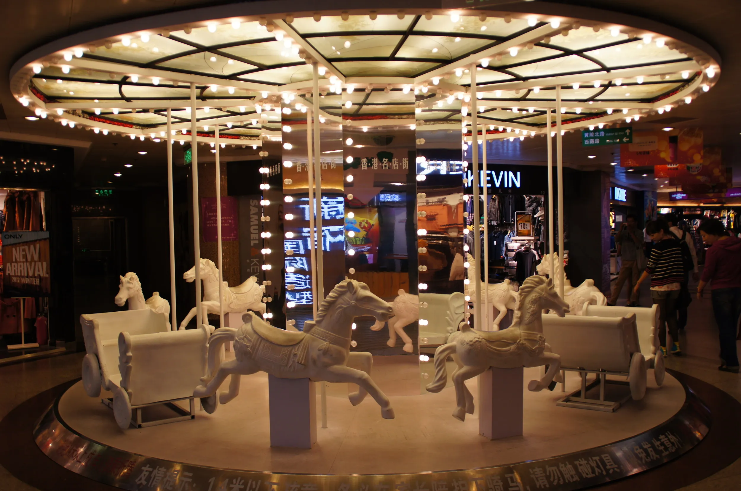 香港名店街のメリーゴーランド