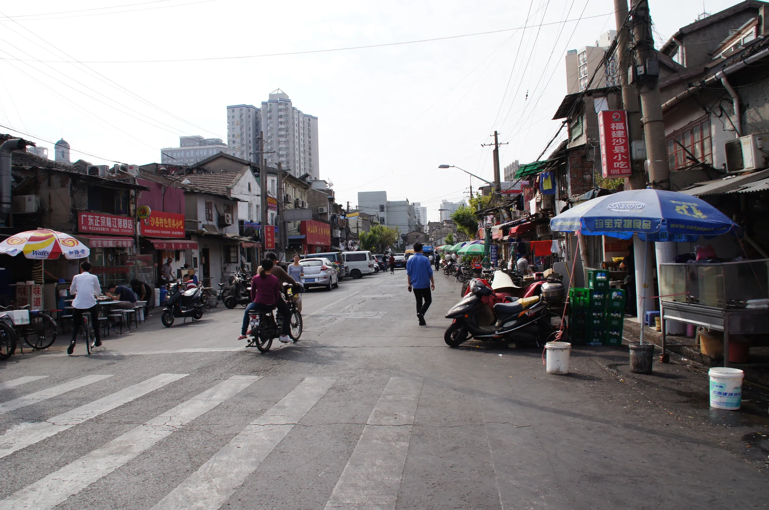 曲阜西路と弄堂、下町の風景