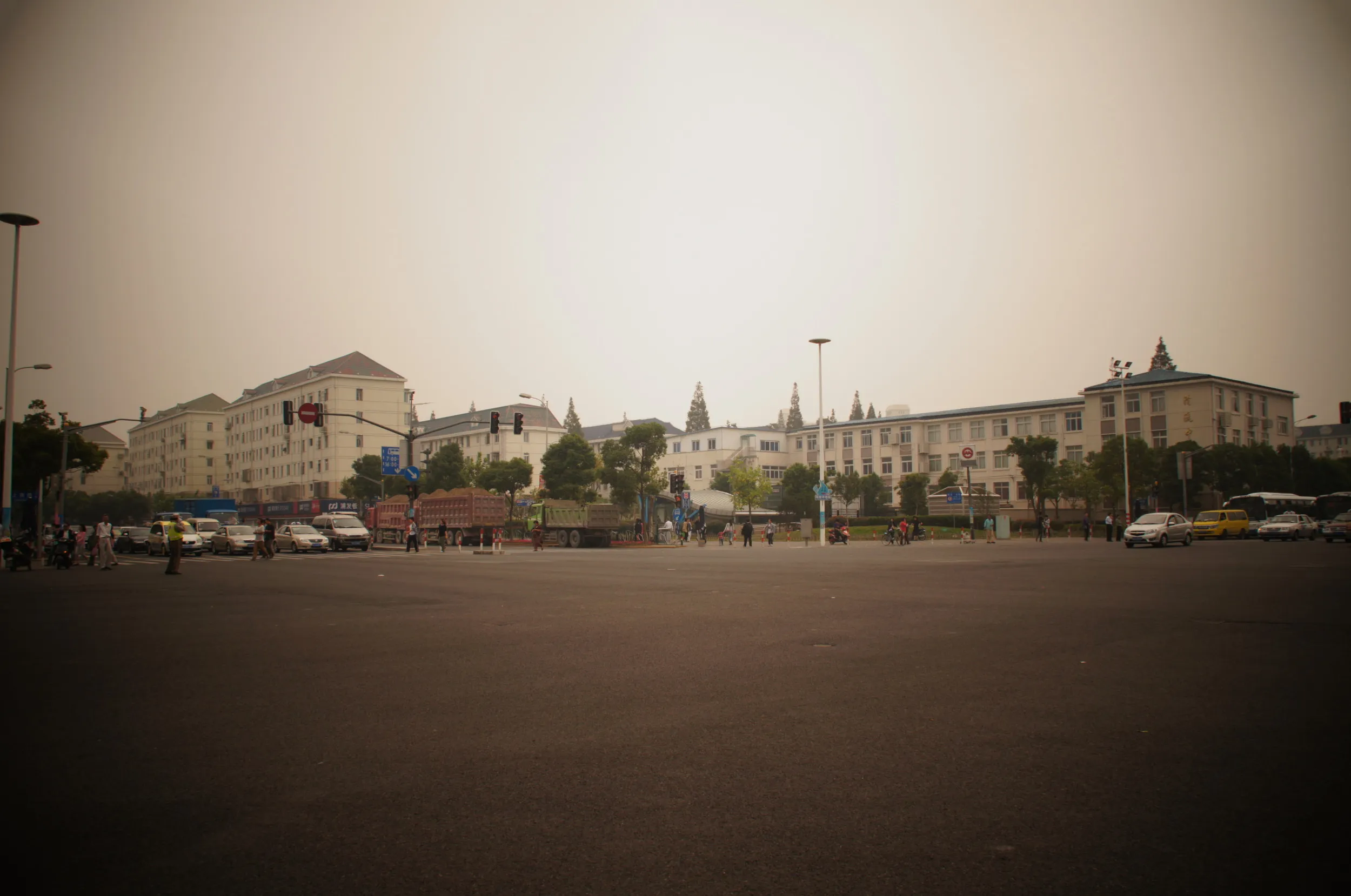 耀華路と上南路の交差点