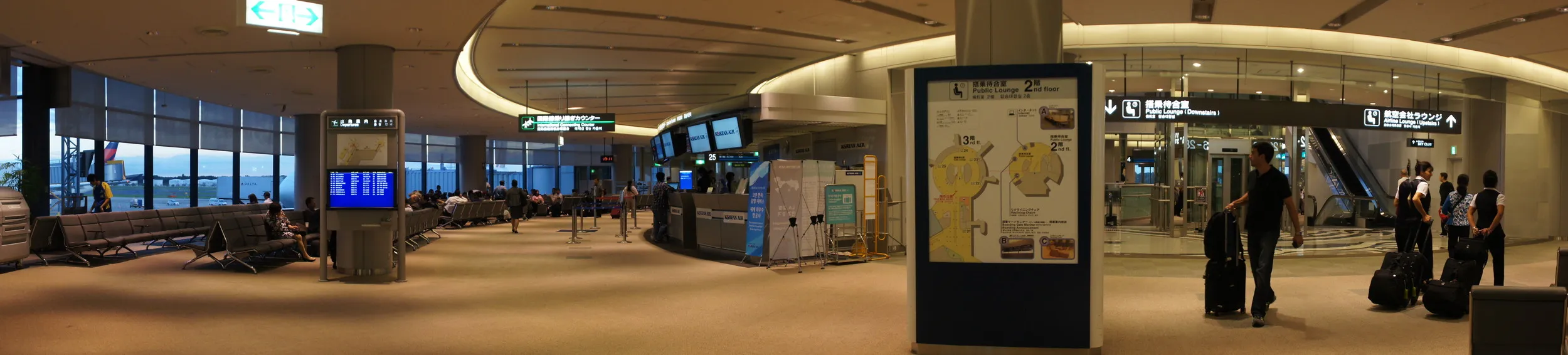 出発ロビー パノラマ撮影