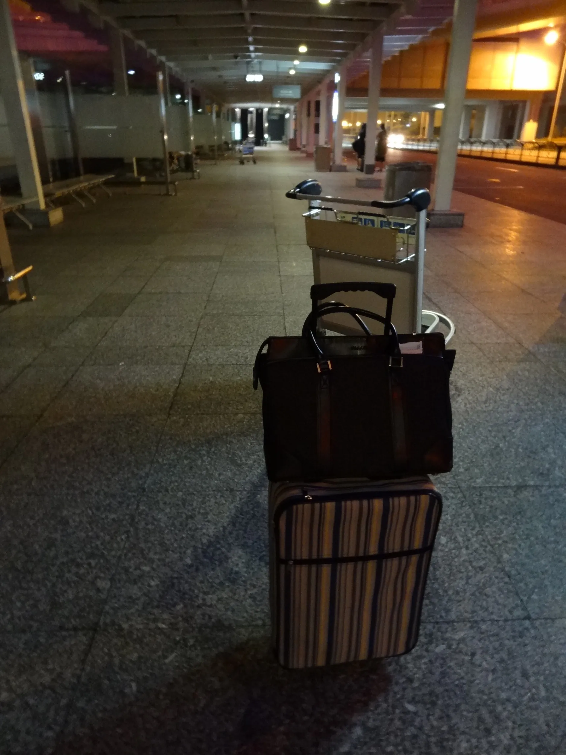 上海浦東国際空港 シャトルバス待ち