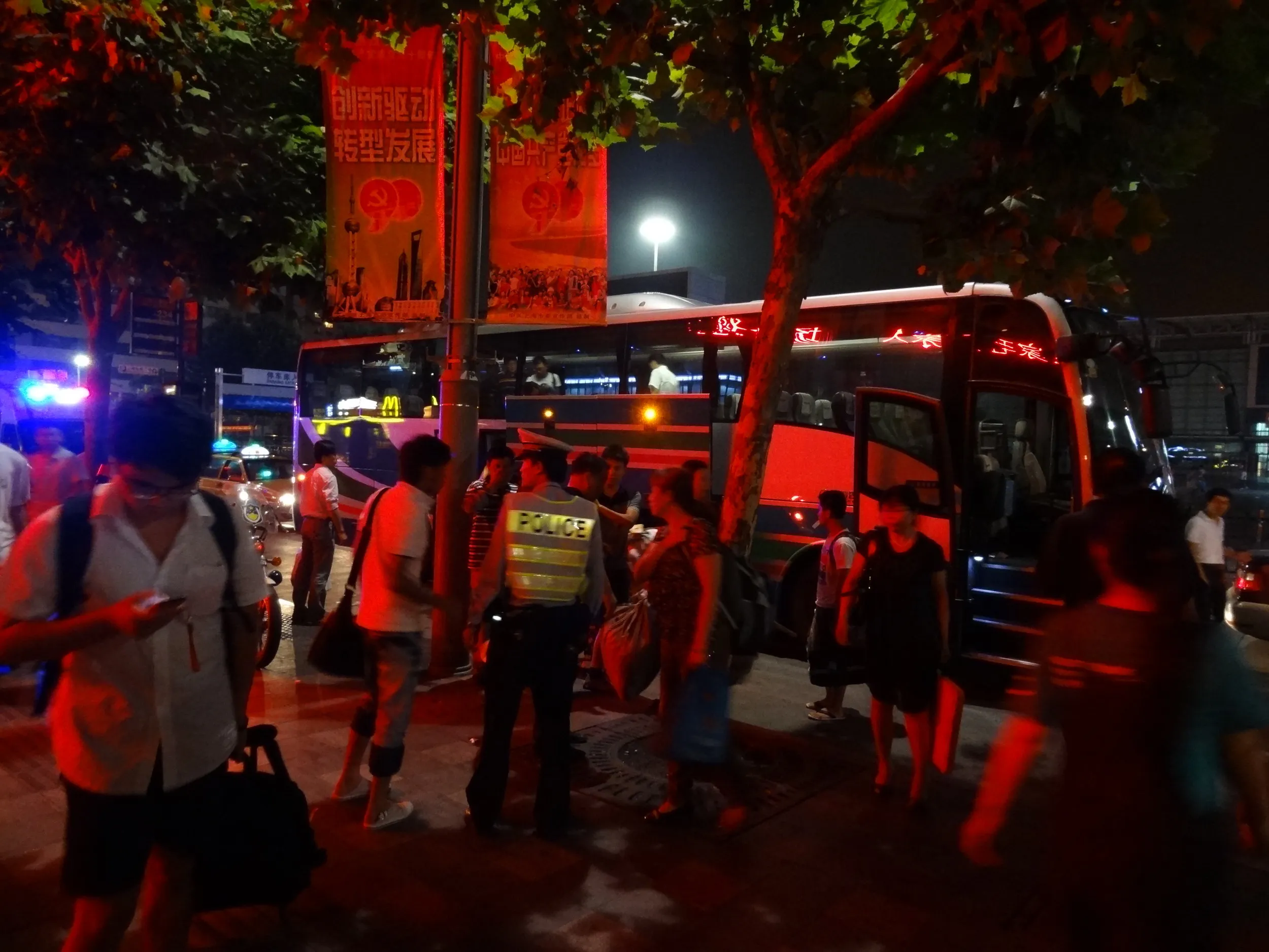 上海駅前の様子