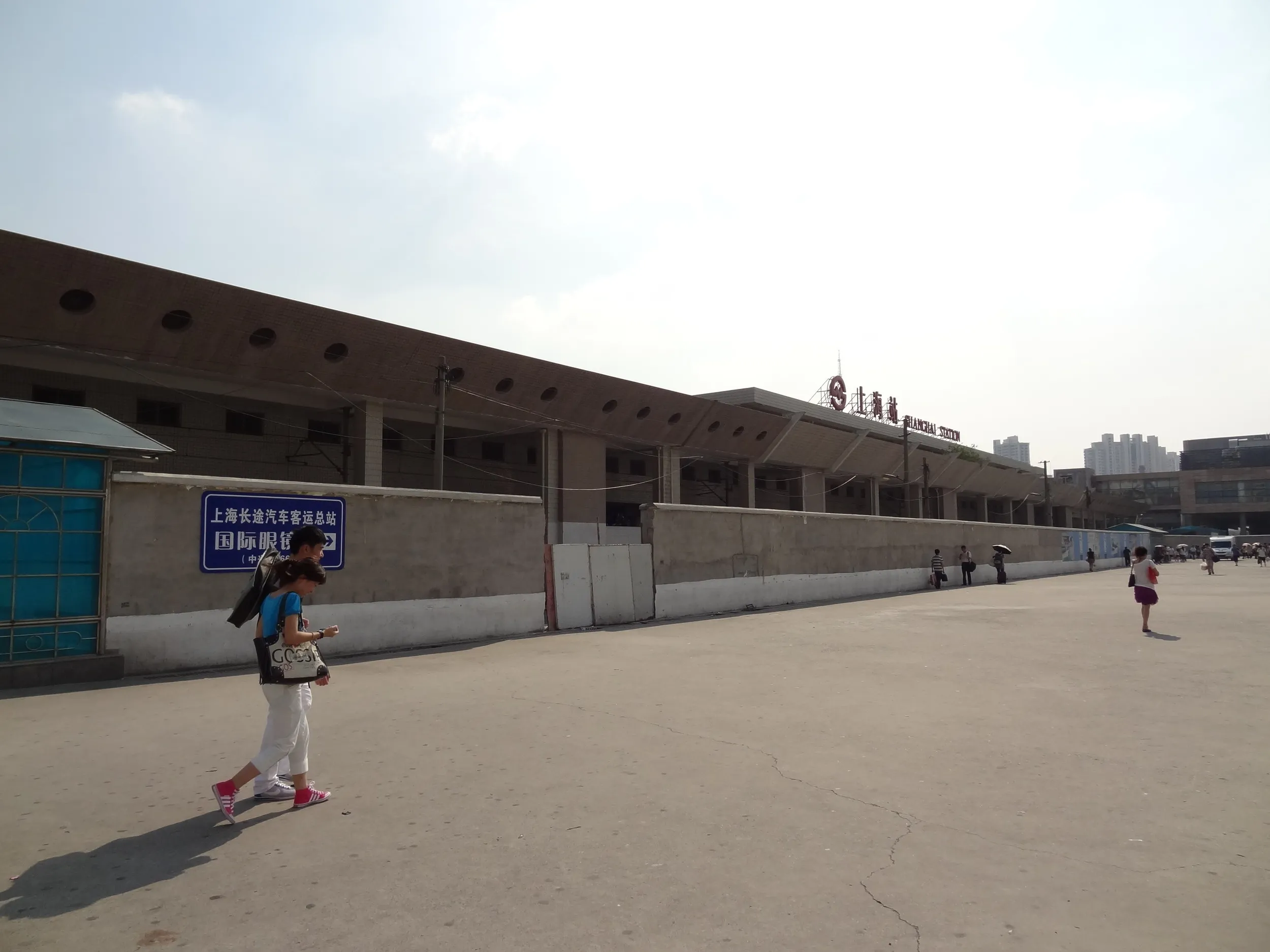 上海駅北口の様子