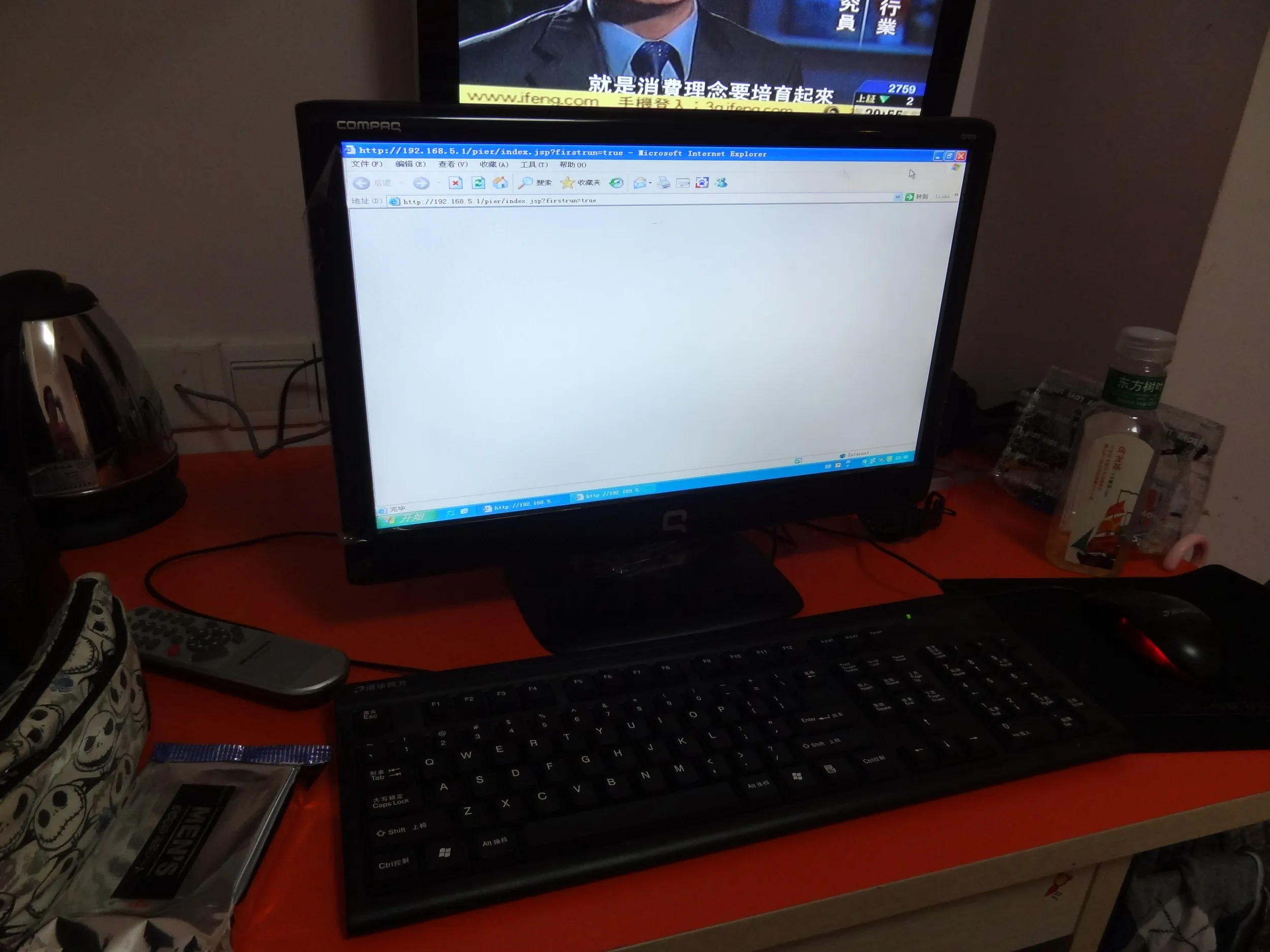 ホテルのPCデスク周り