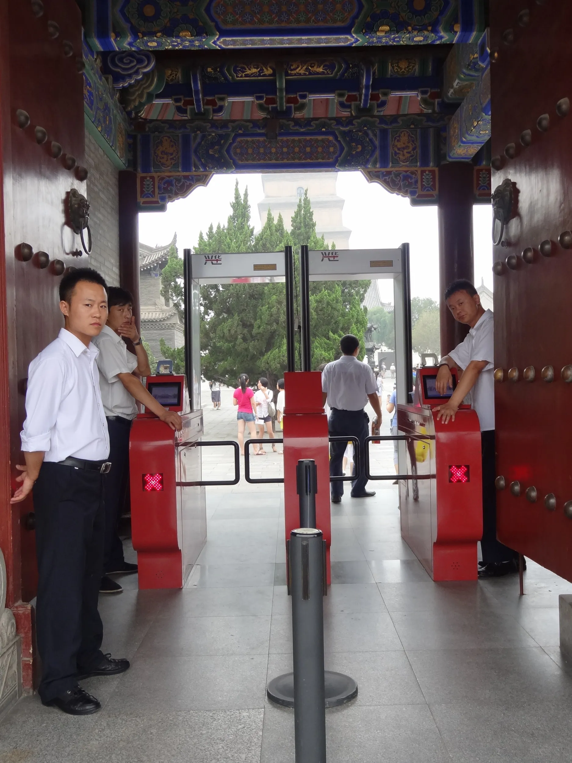 改札のようなゲート