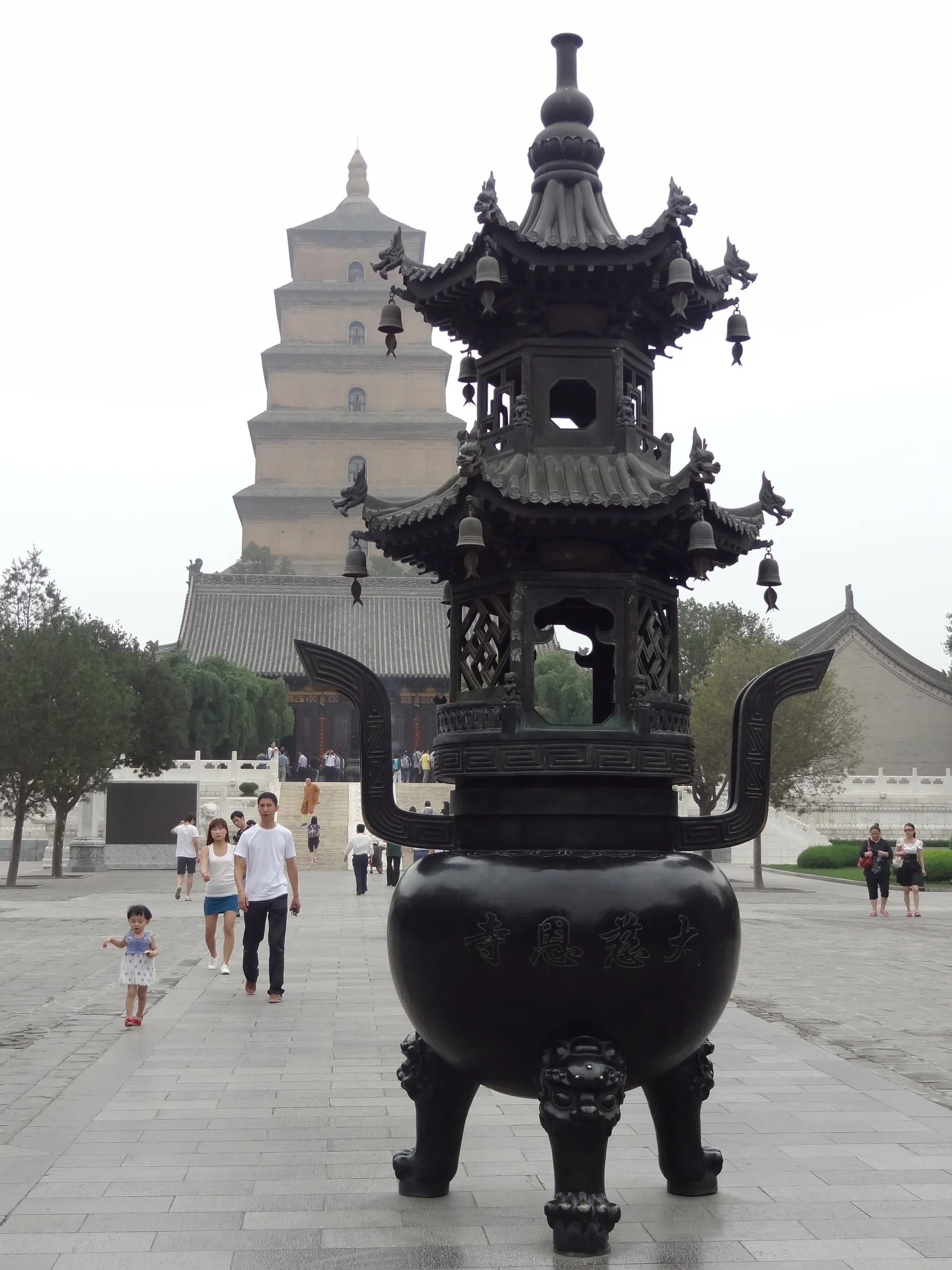 お香入れと大雁塔