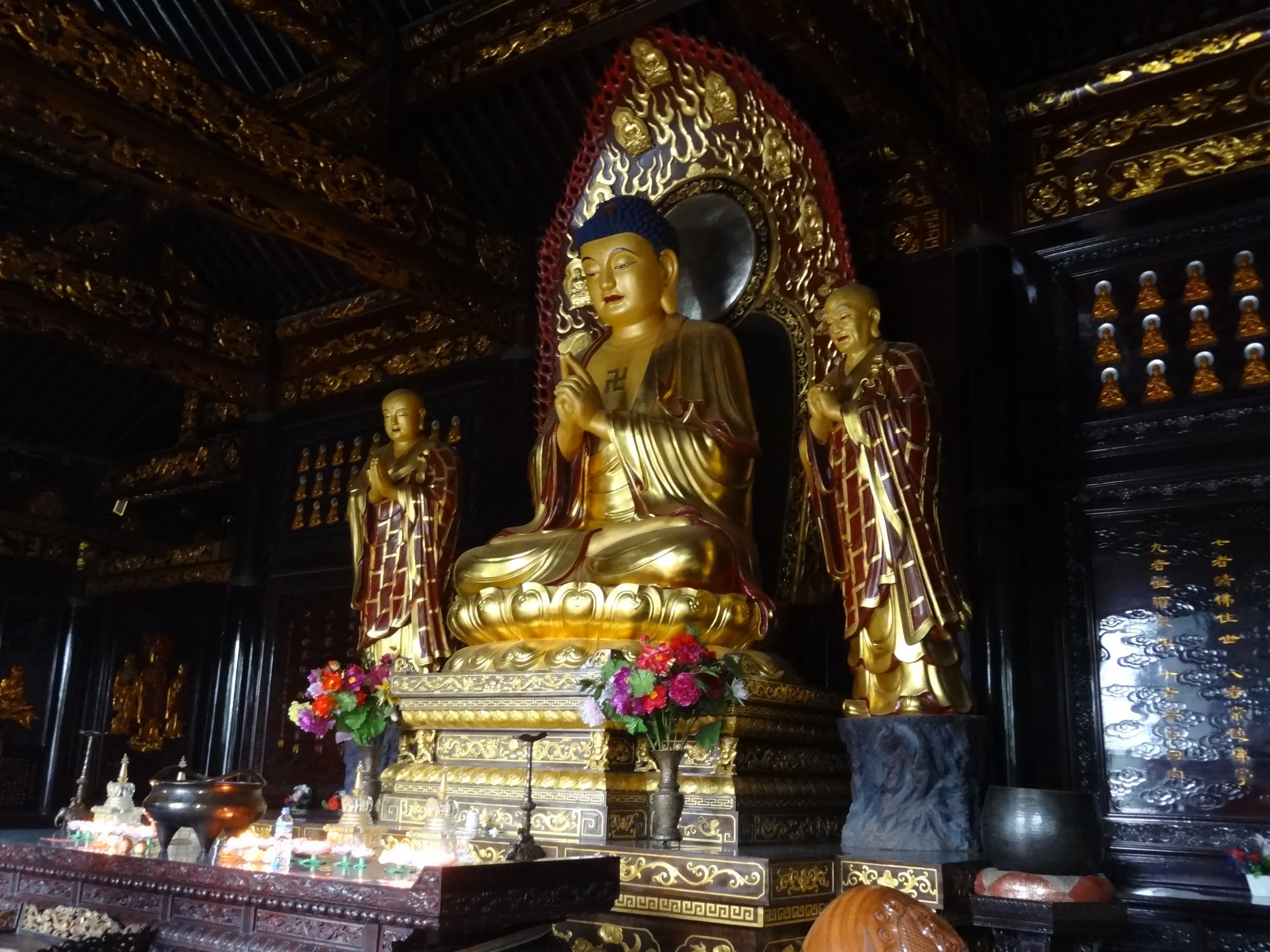 本堂内の仏像