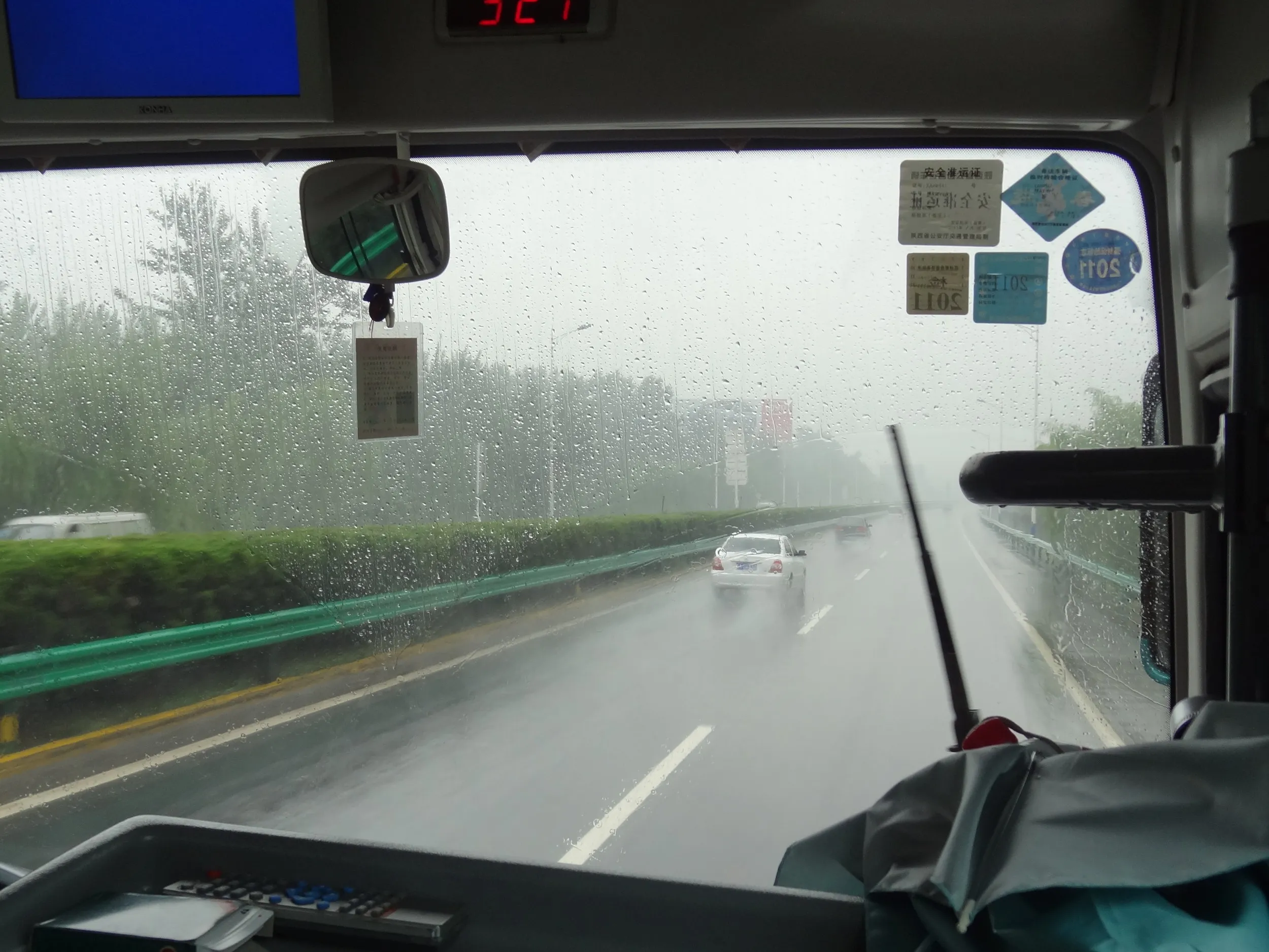 注意事項を説明するガイド