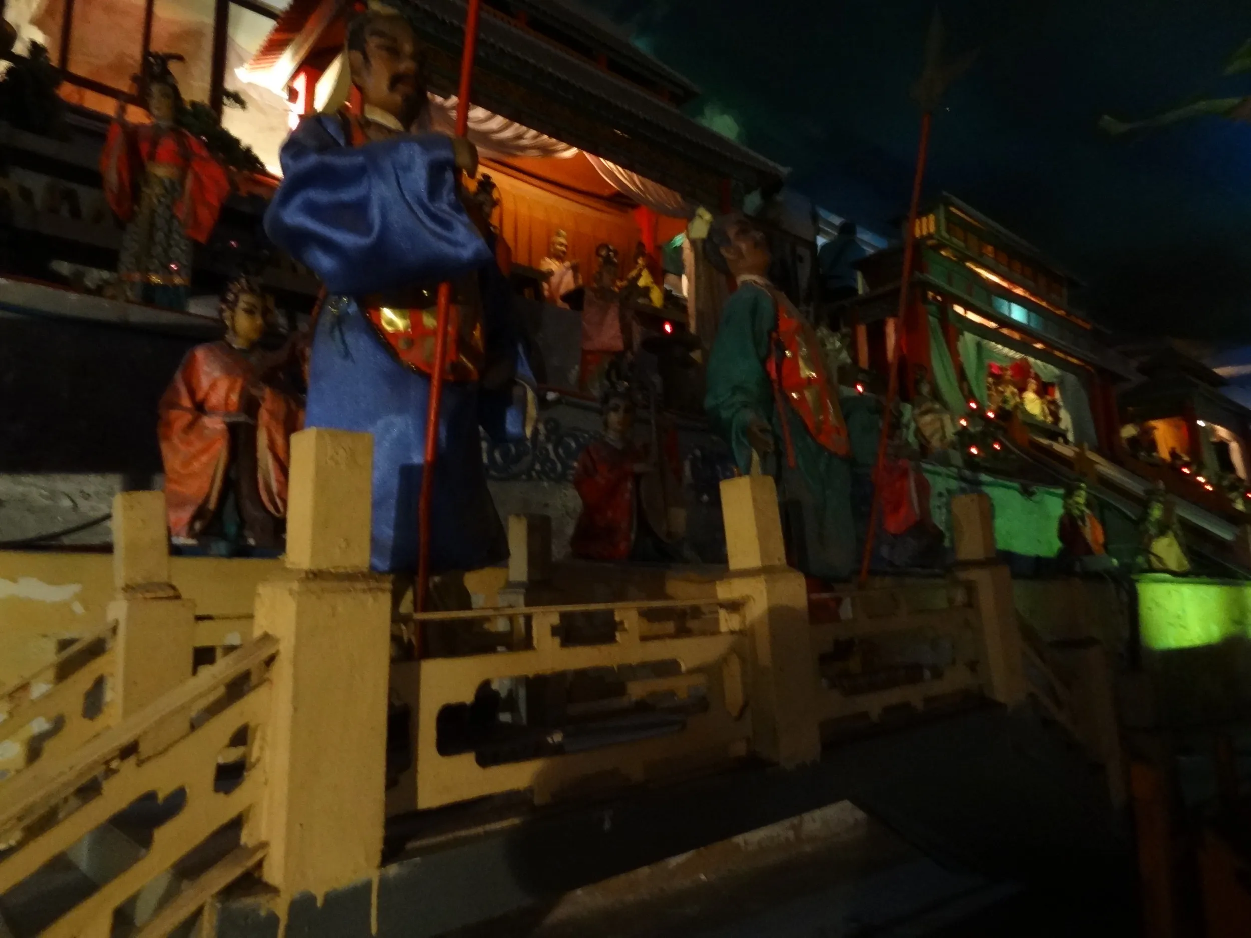 宮廷の人々の人形