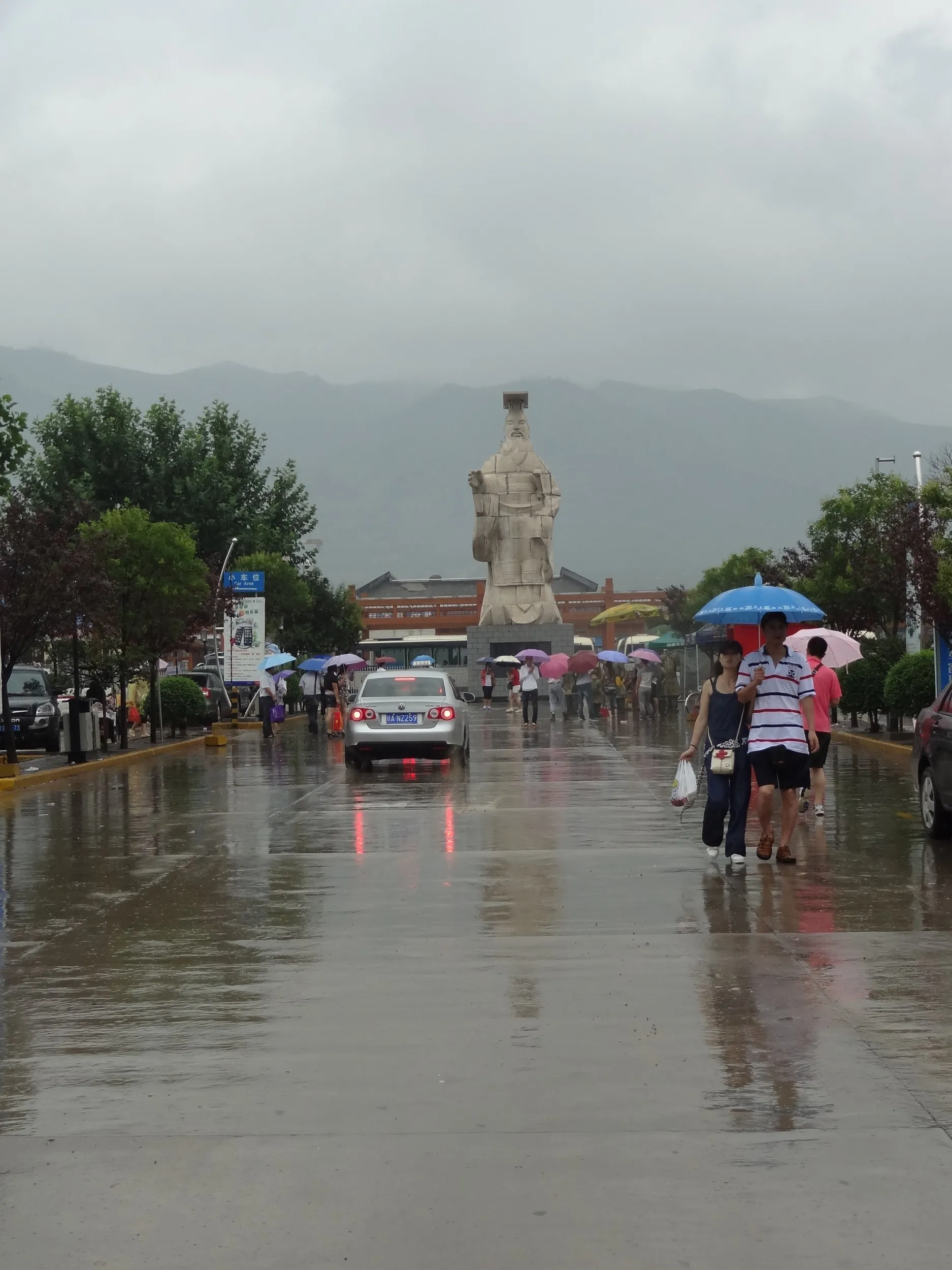 秦始皇帝陵と秦始皇兵馬俑博物館の外観