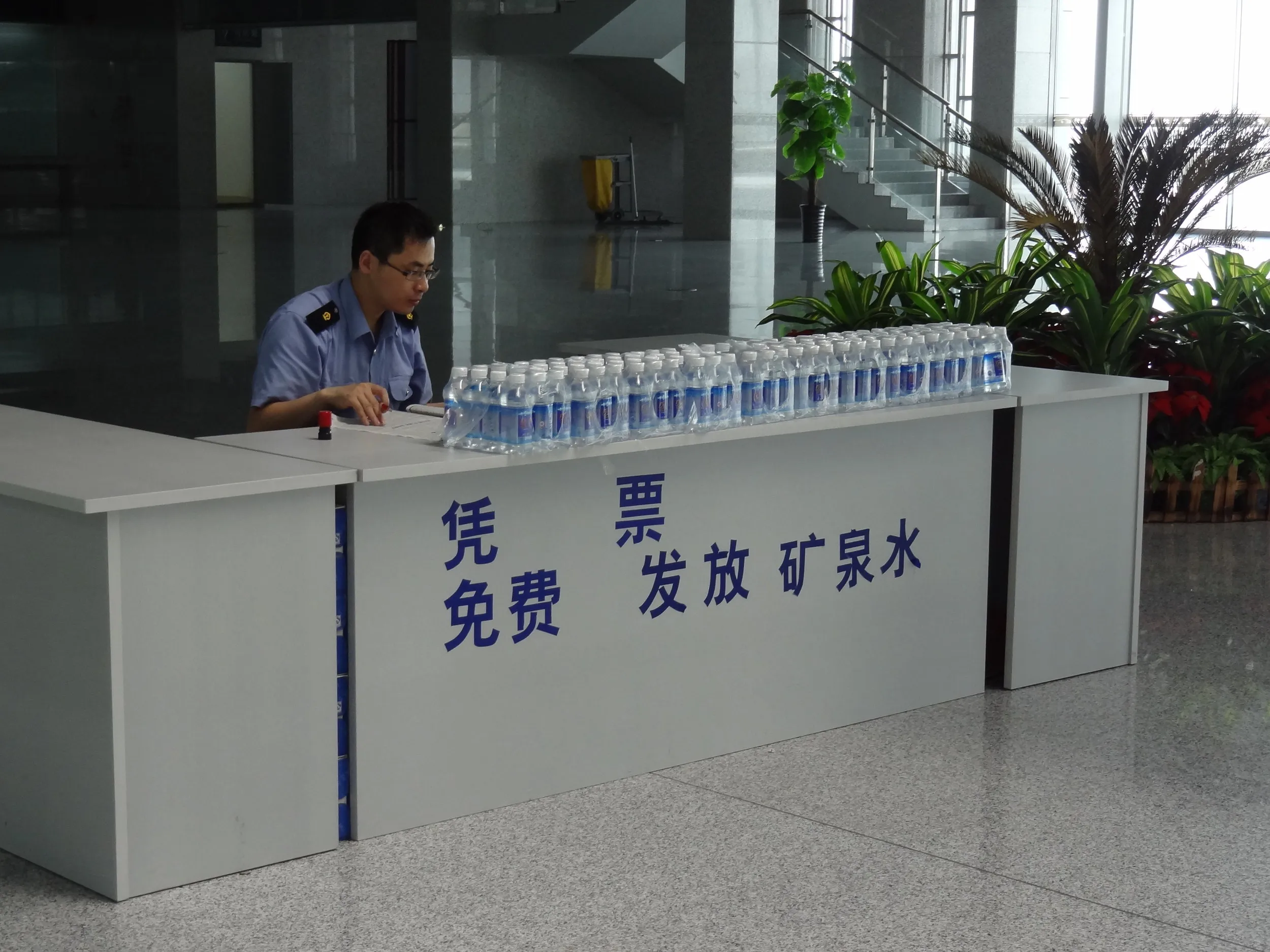 無料でもらえるチベットのミネラルウォーター