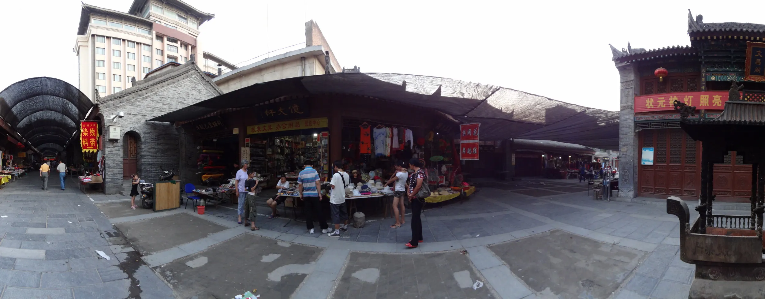 都城隍庙商业街奥のパノラマ写真