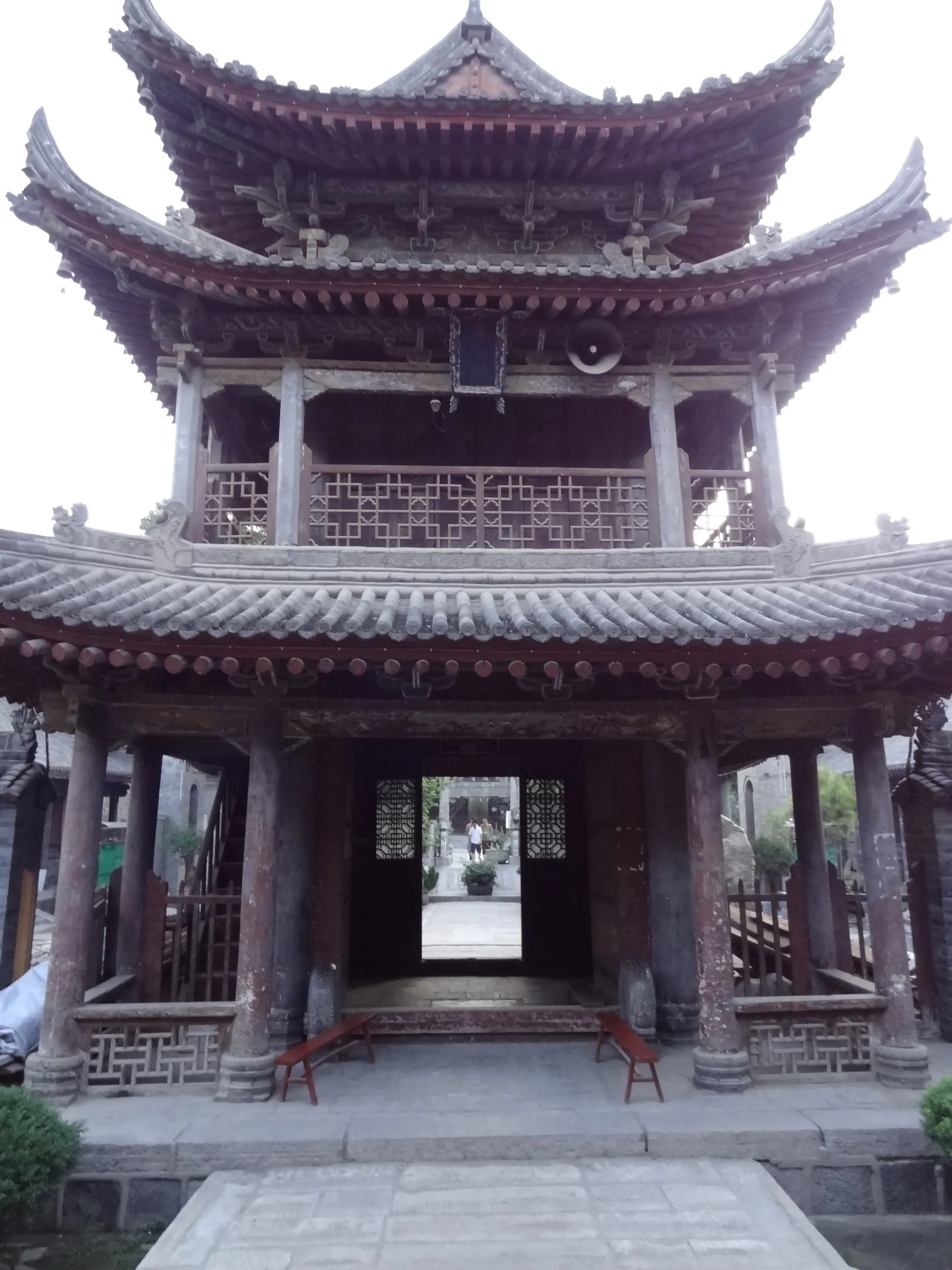 大学習巷清真寺の門と拡声器