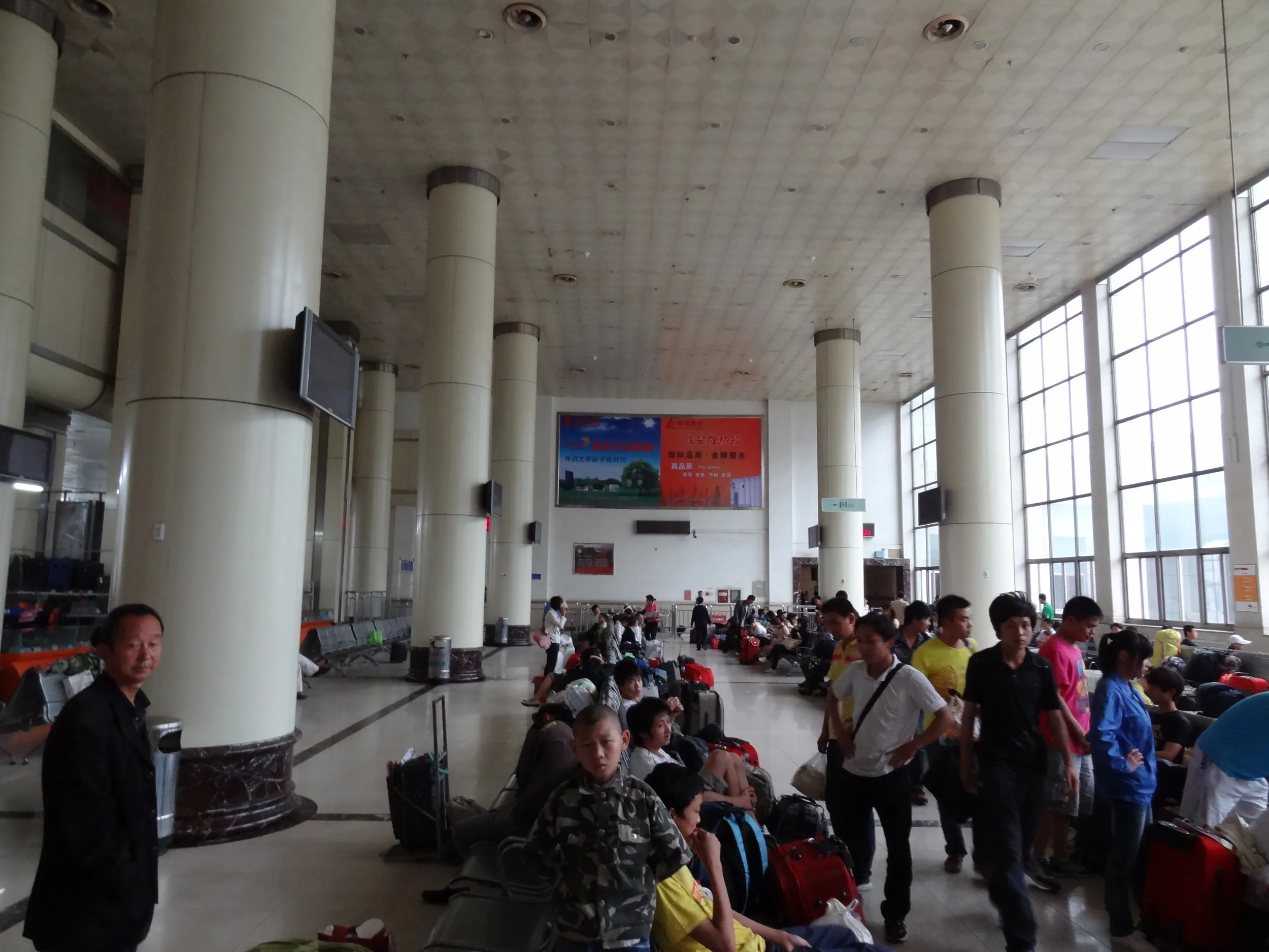 広々とした待合室