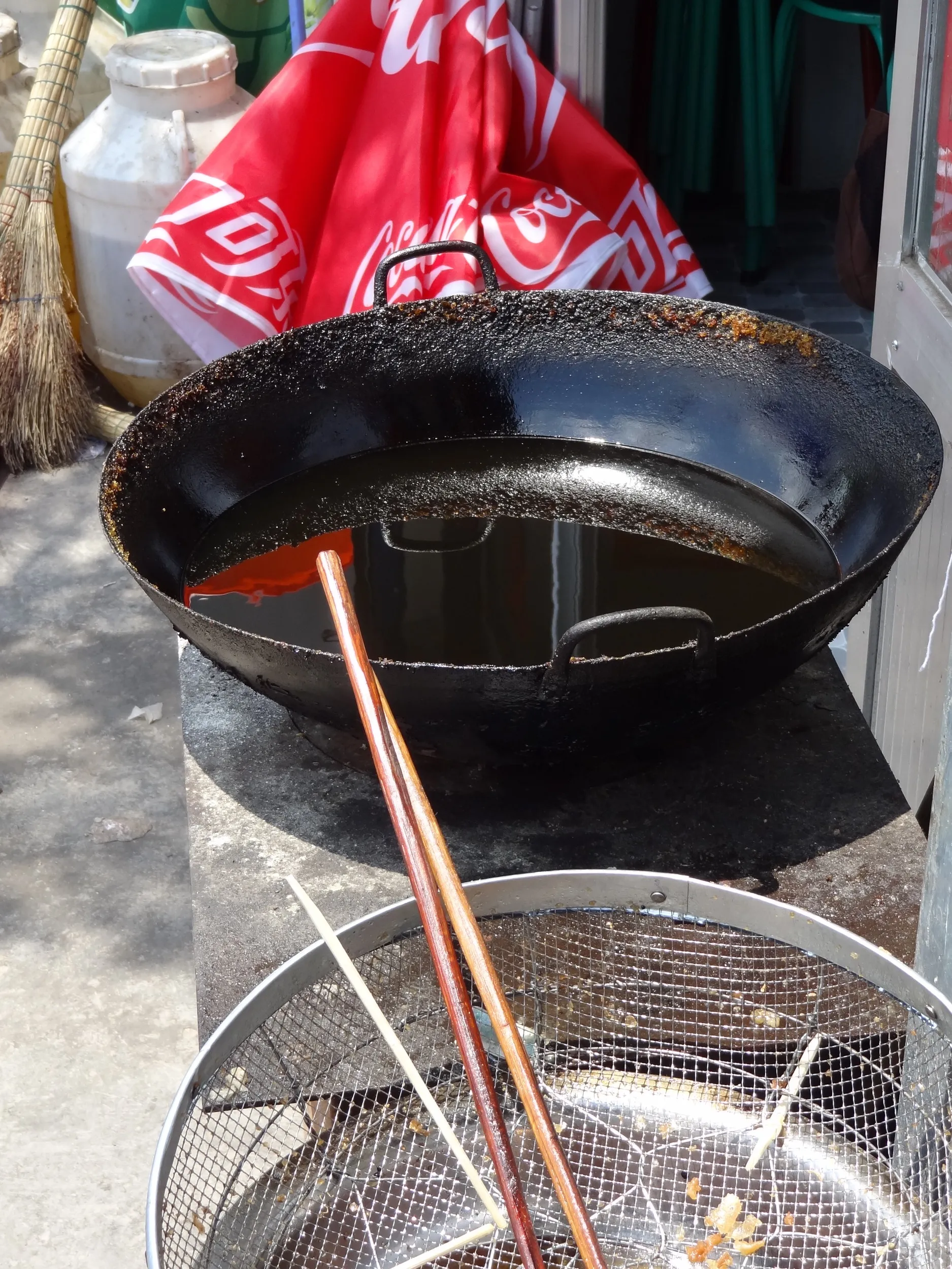 西寧西駅の傍の食堂