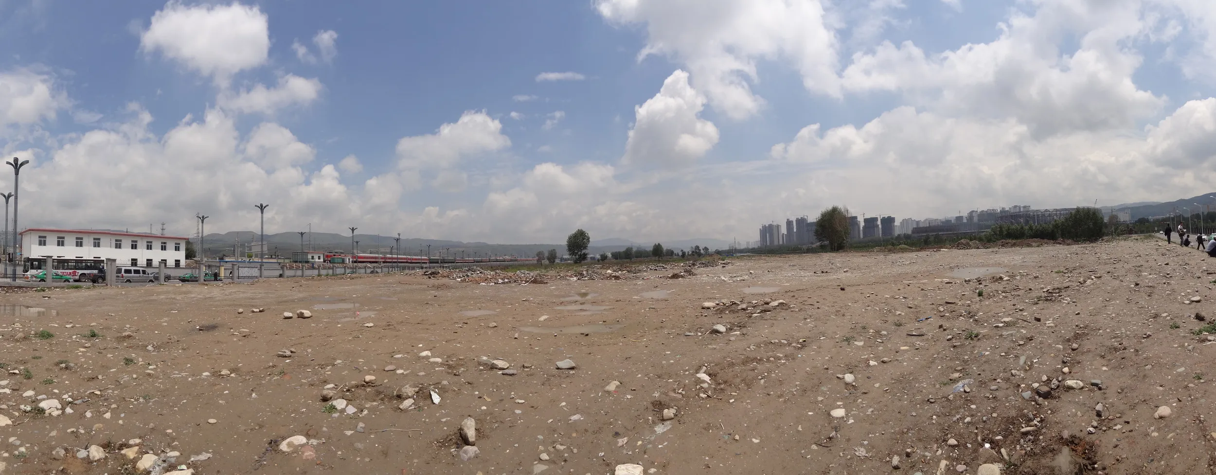 西寧西駅の付近の風景 パノラマ撮影