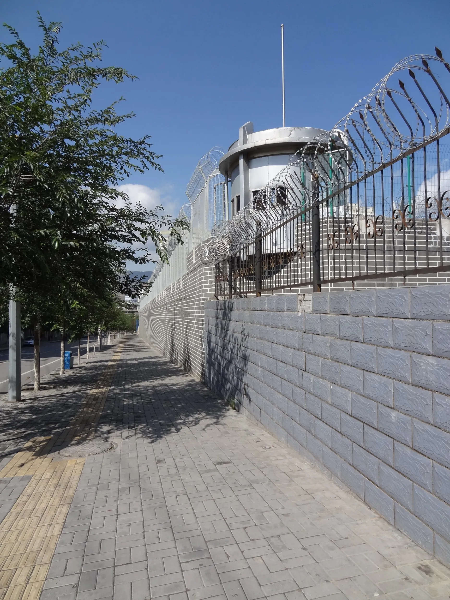 南山公園の側にある刑務所