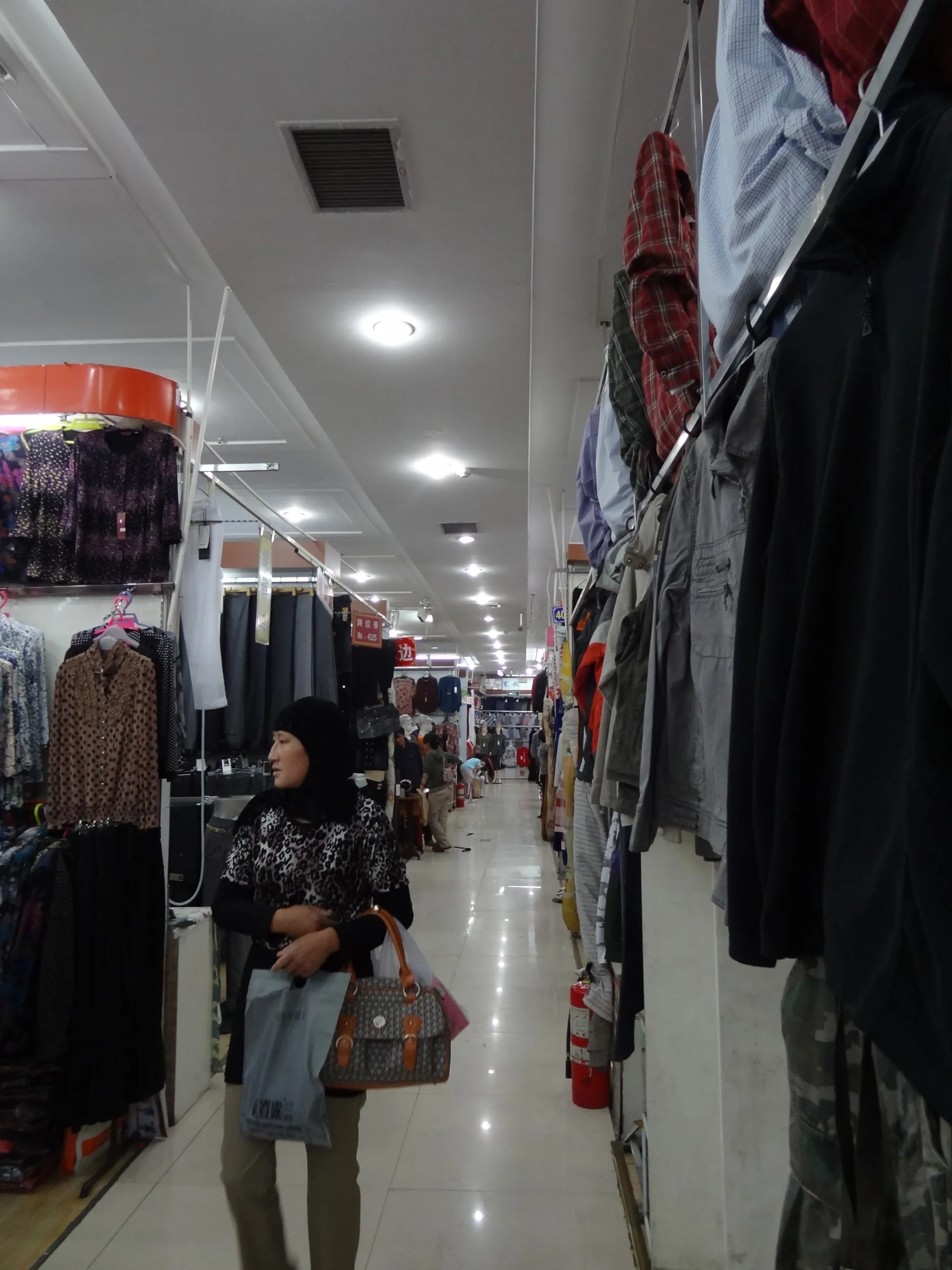 デパートの衣料品テナント