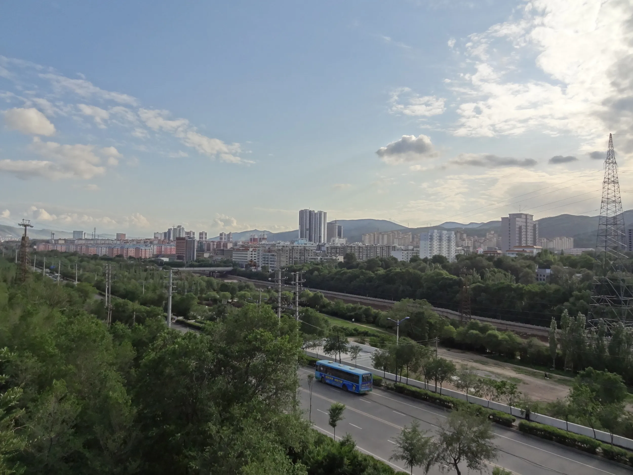 南山公園から見た西寧の南南西の風景