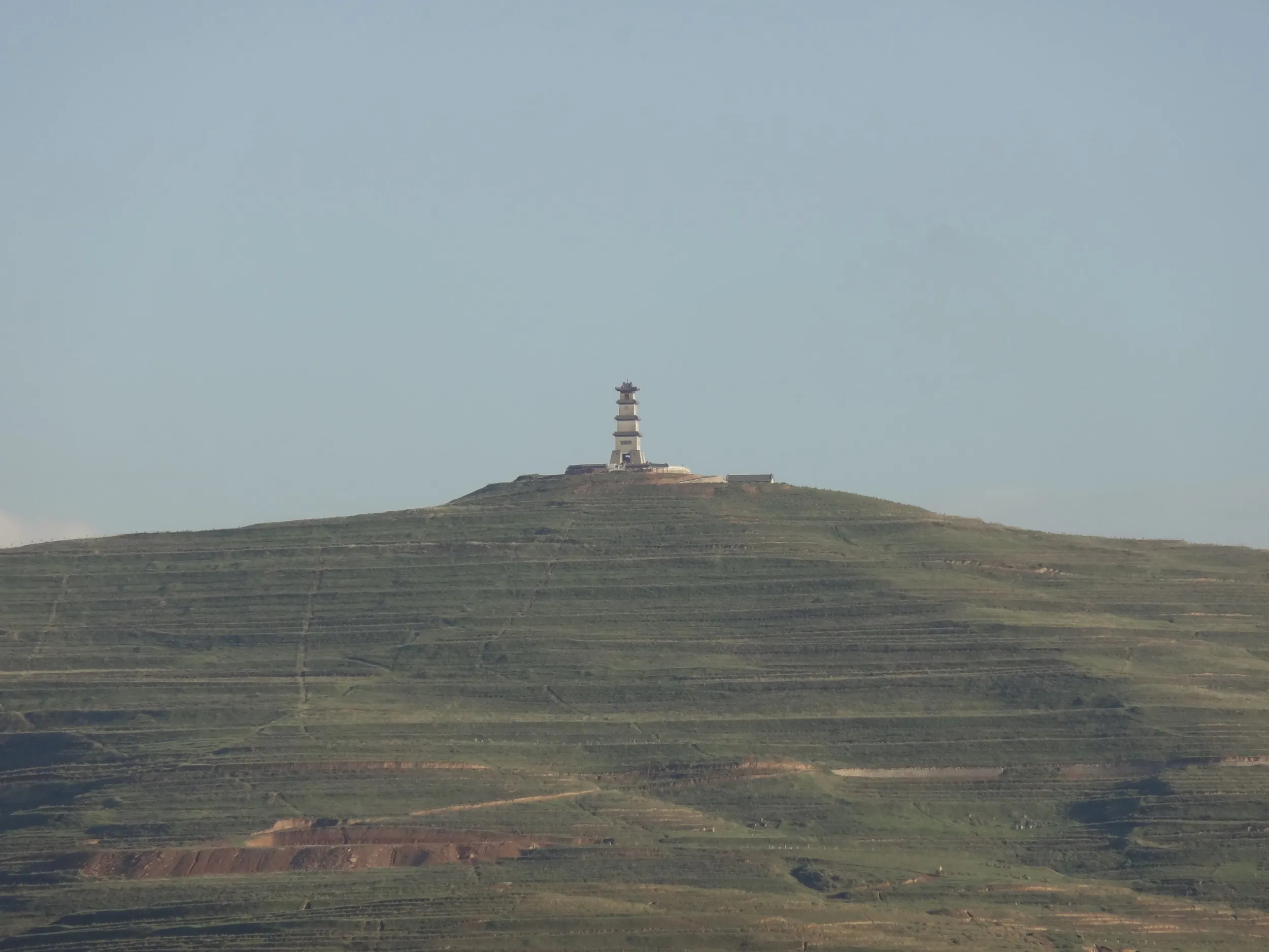 遠くの塔らしきもの