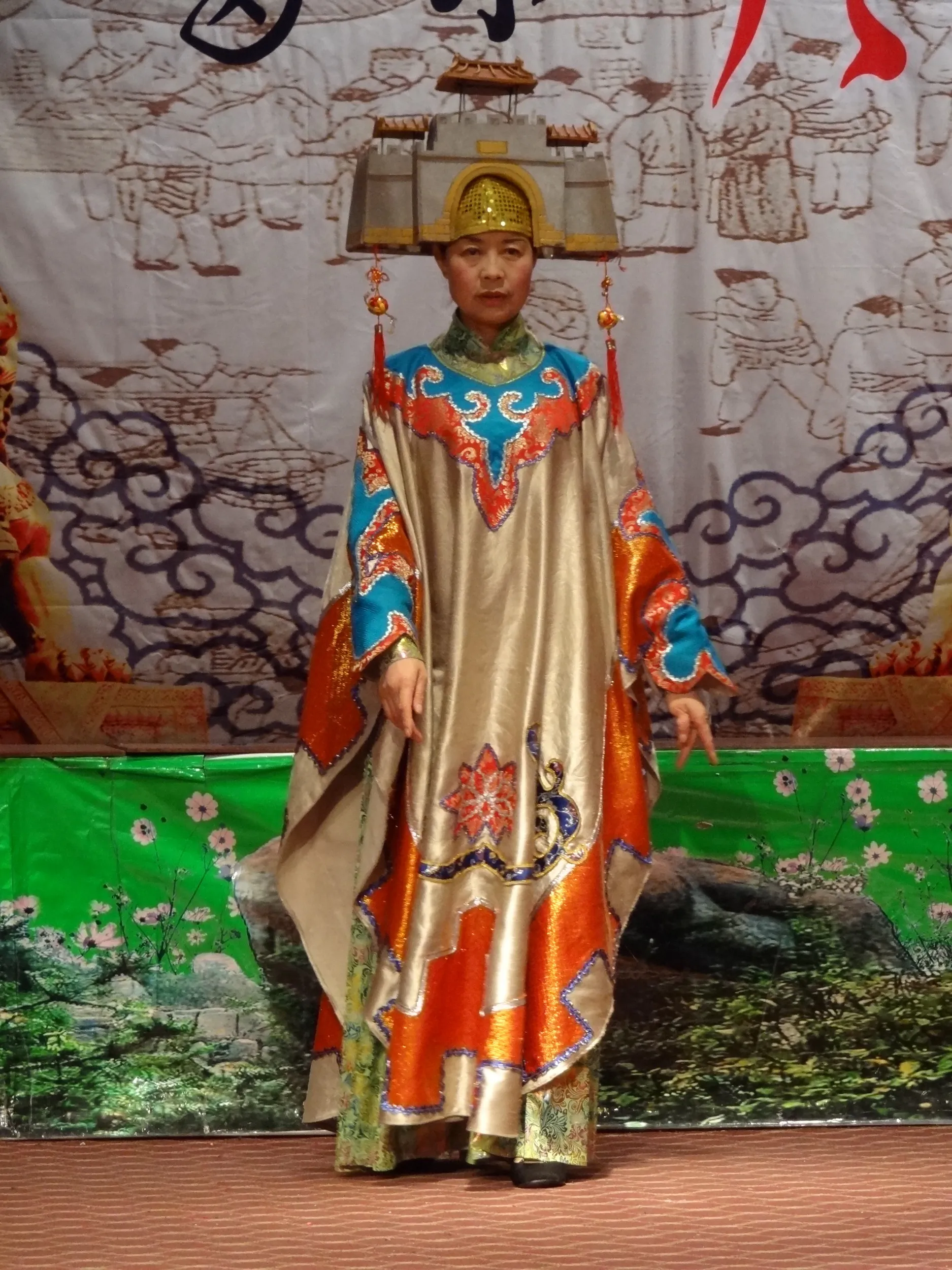 民族衣装を着た女性たち