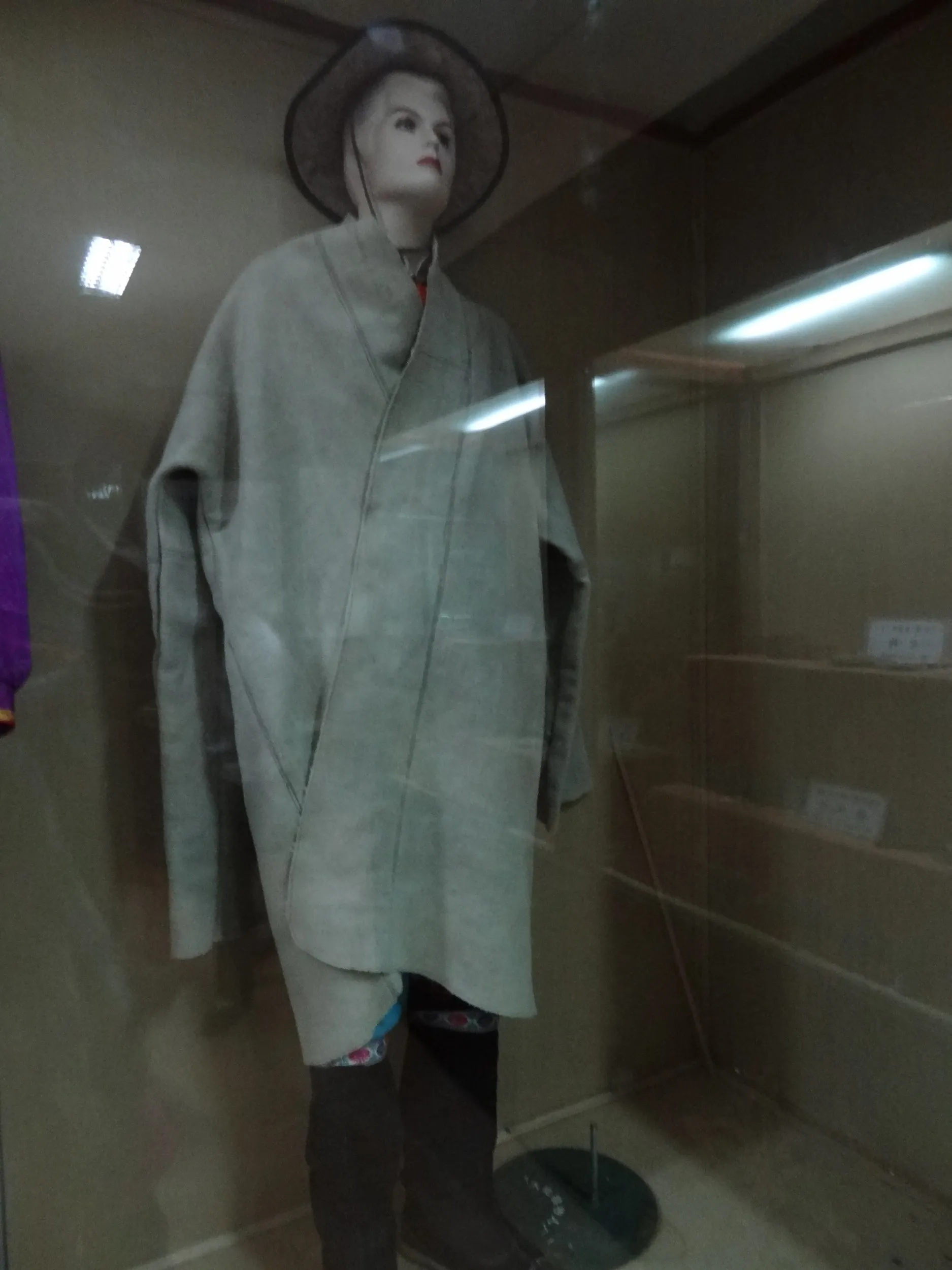 民族衣装を着たマネキン